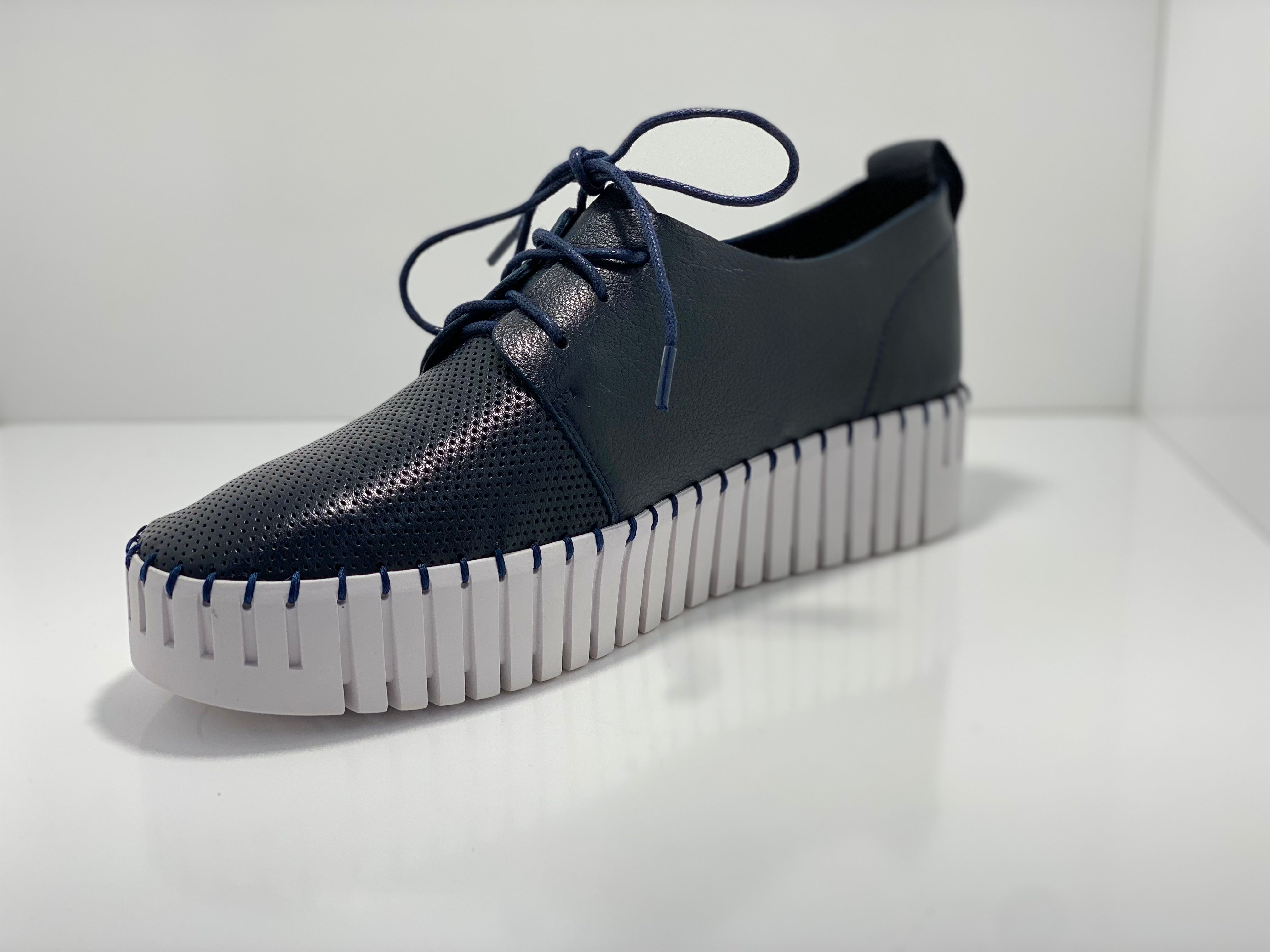 Batu Leather Sneaker D & J