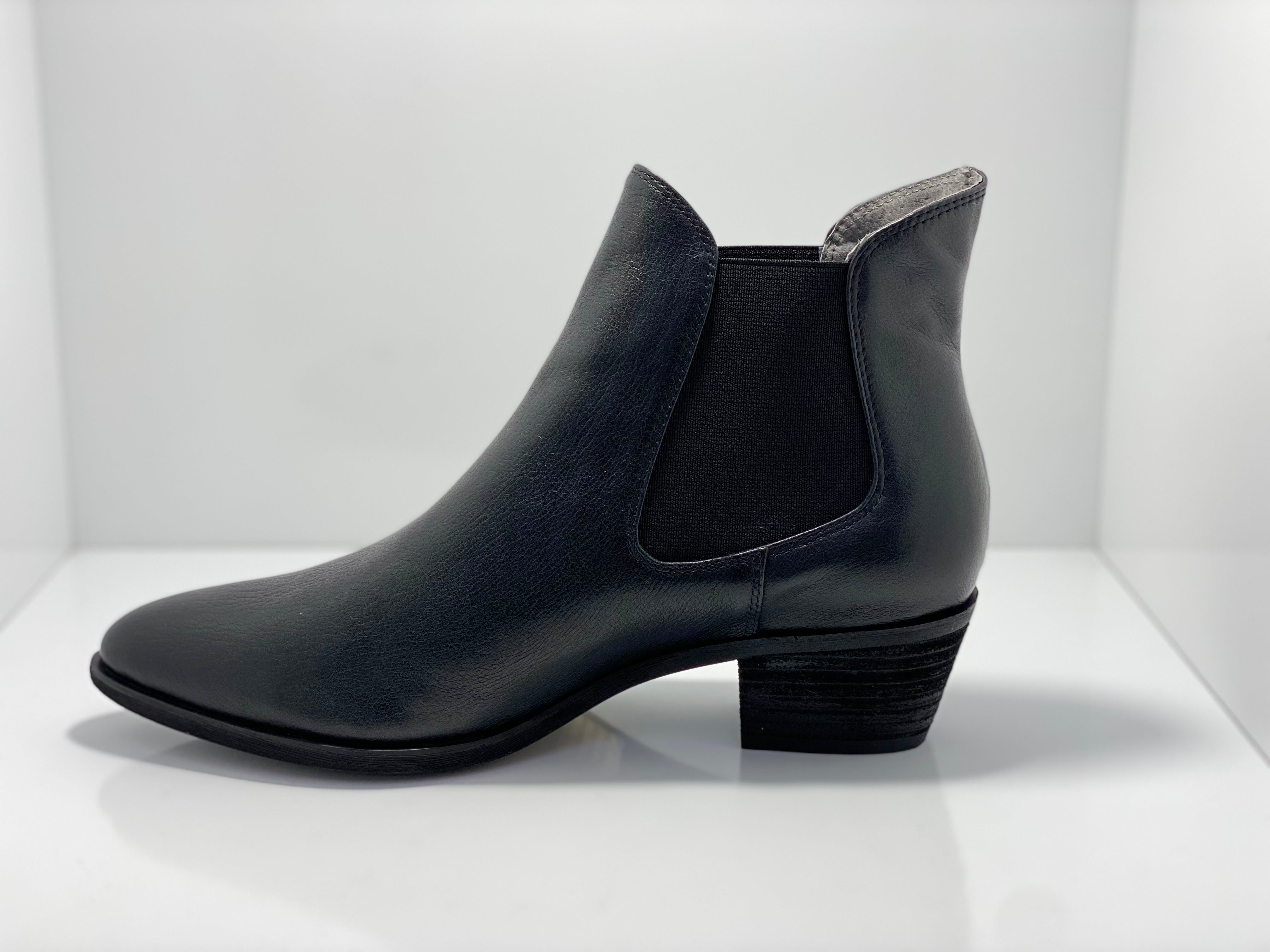 Bilbao Pull on Twin Elastic Gusset Leather Boot Isabella