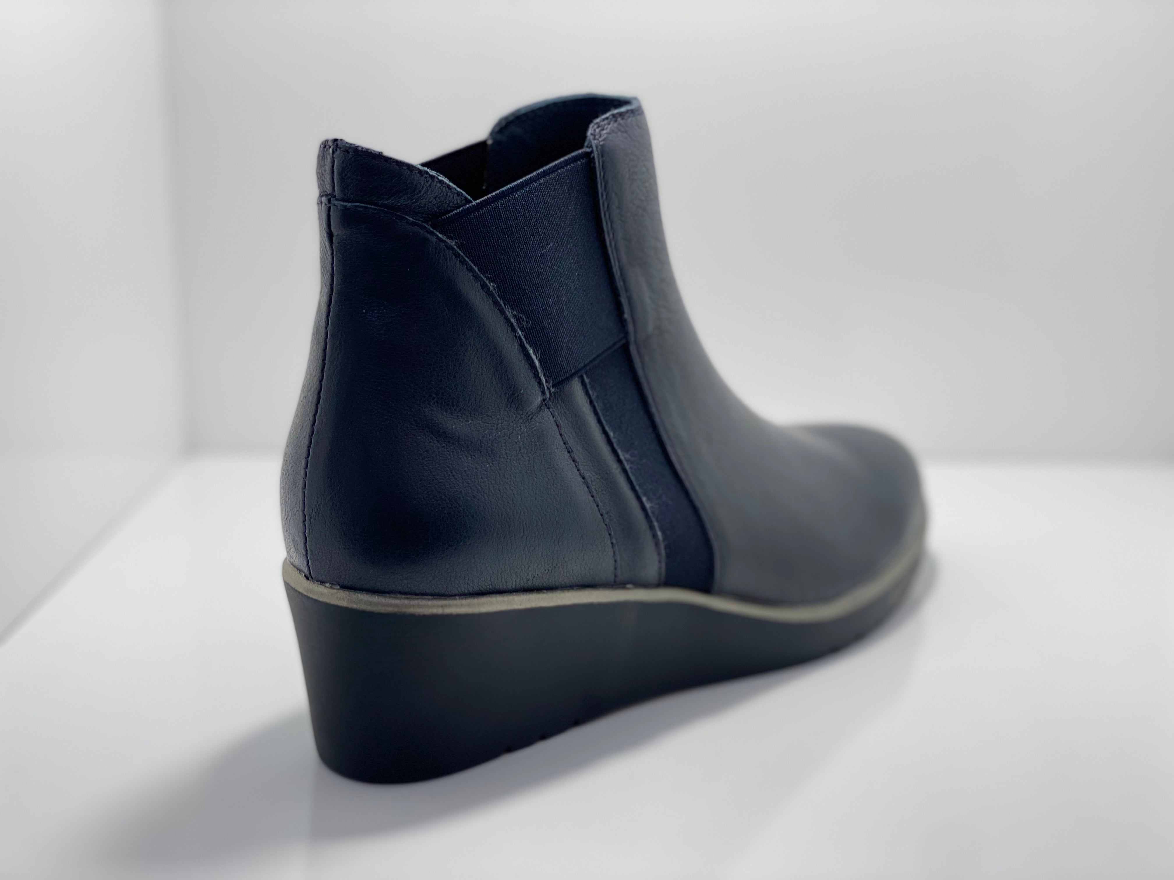 Uziel Twin Gusset Pull on Boot D & J