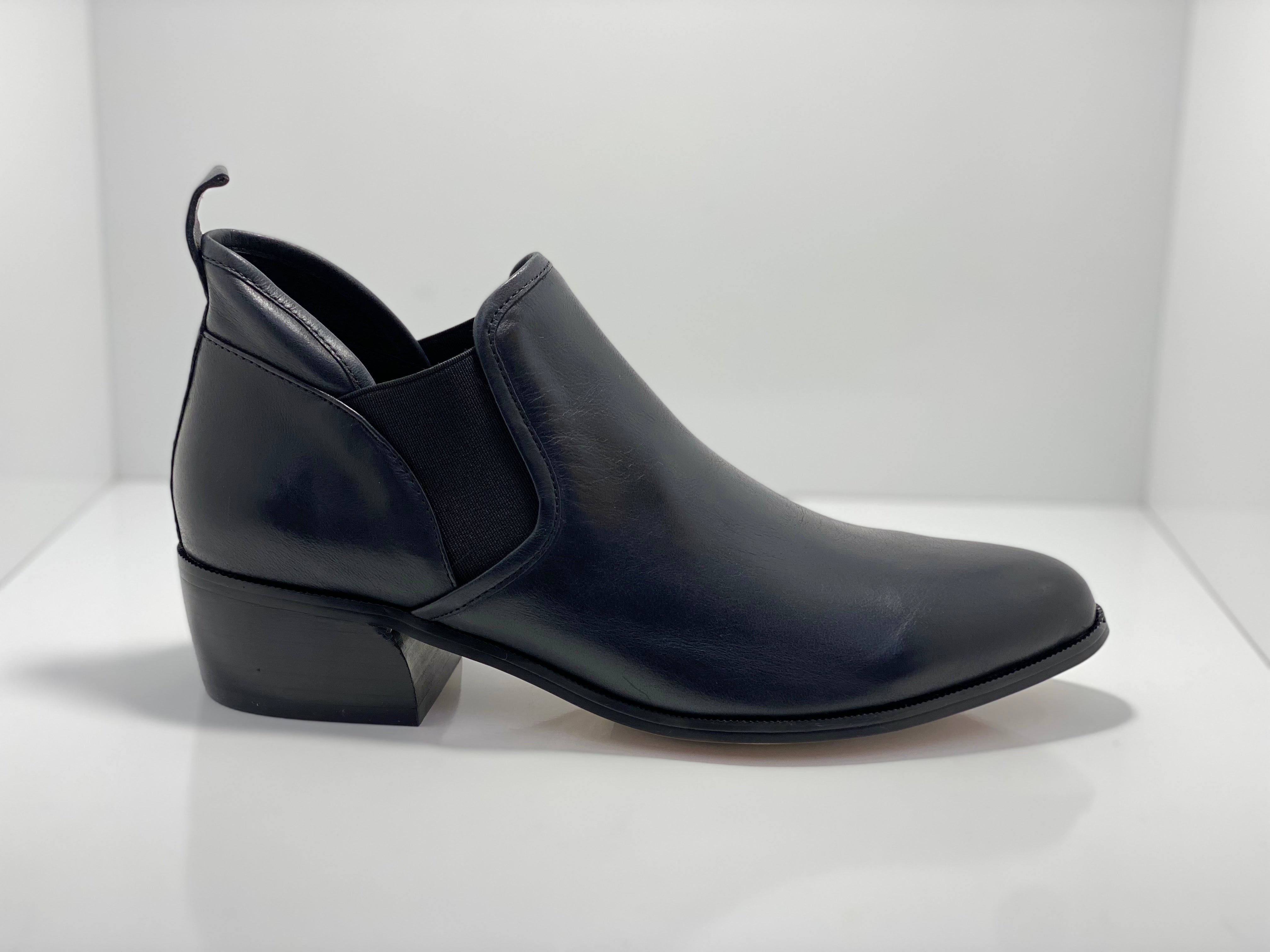 Cobys Cropped Leather Ankle Boot D & J