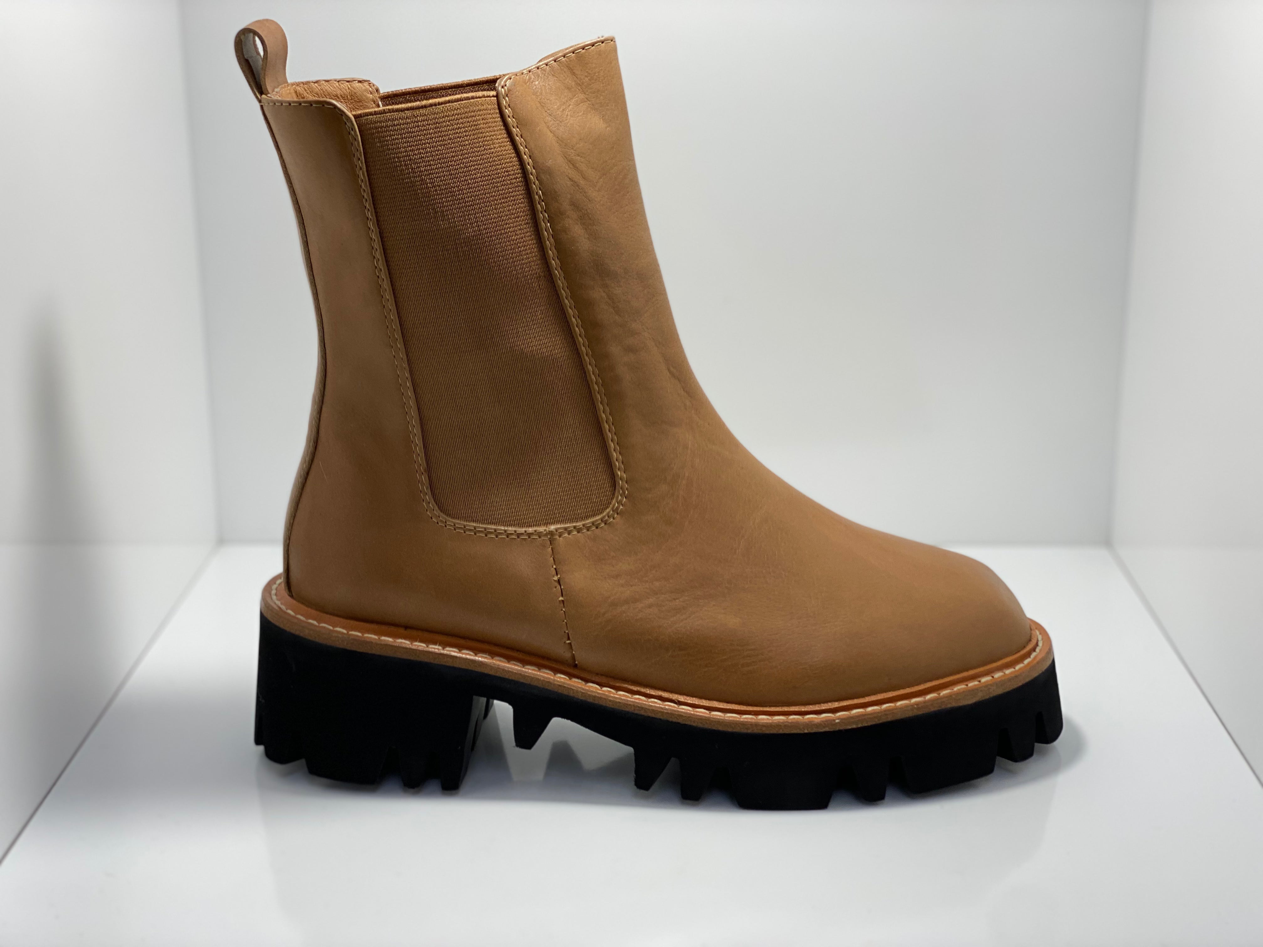 Vienna Leather Pull on Boot