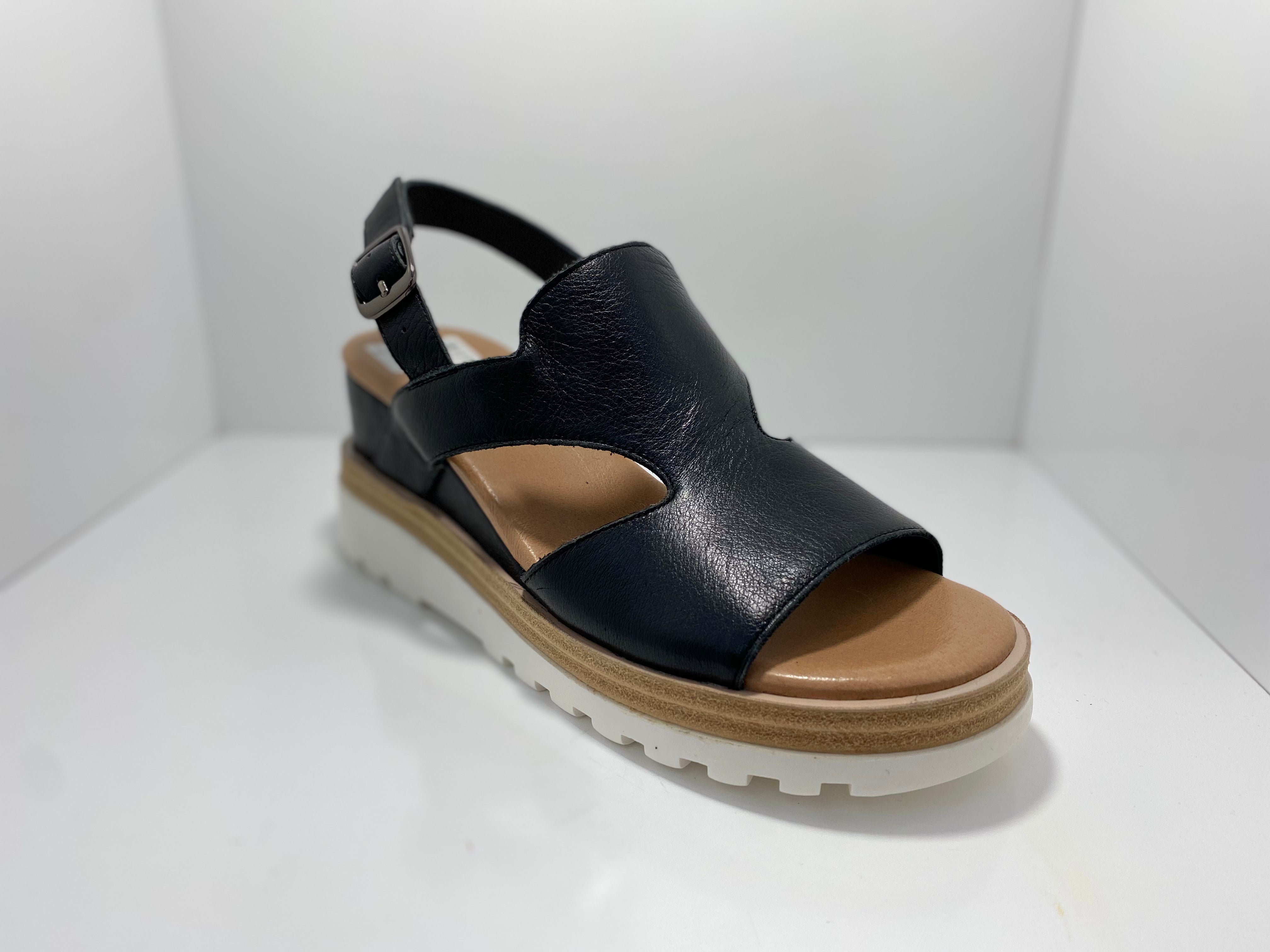 Bassett Leather Sandal D & J