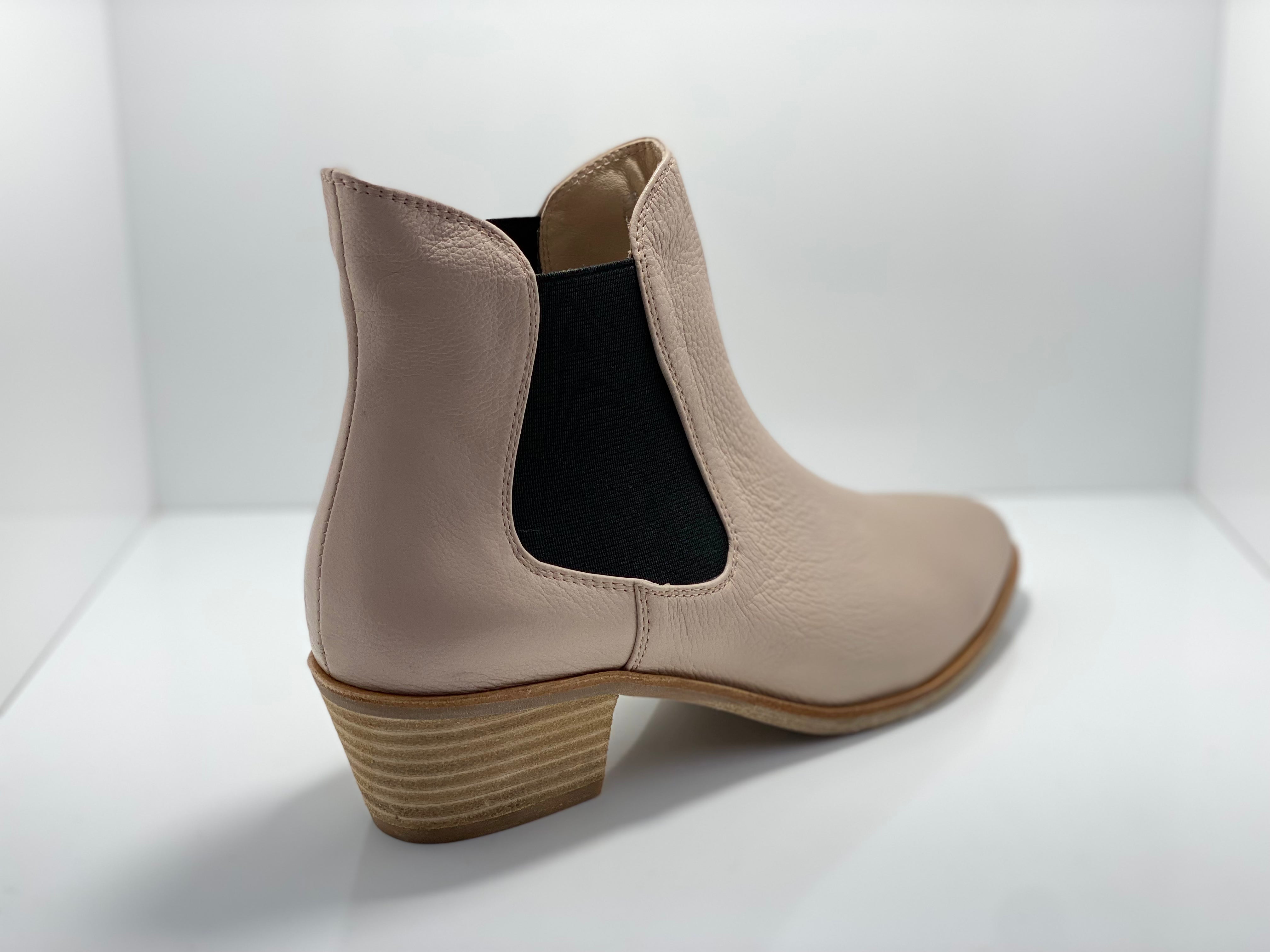 Bilbao Pull on Twin Elastic Gusset Leather Boot Isabella