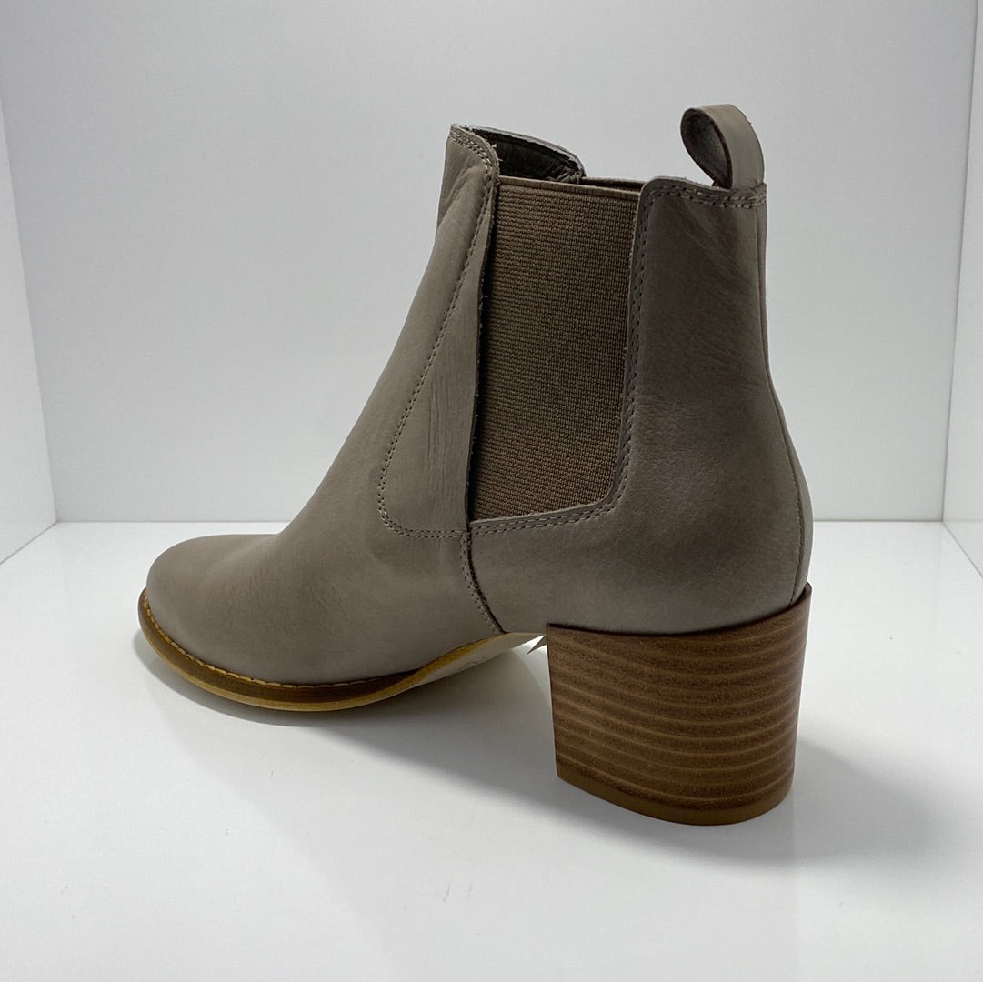 Mosha Pull On Twin Gusset Leather Boot