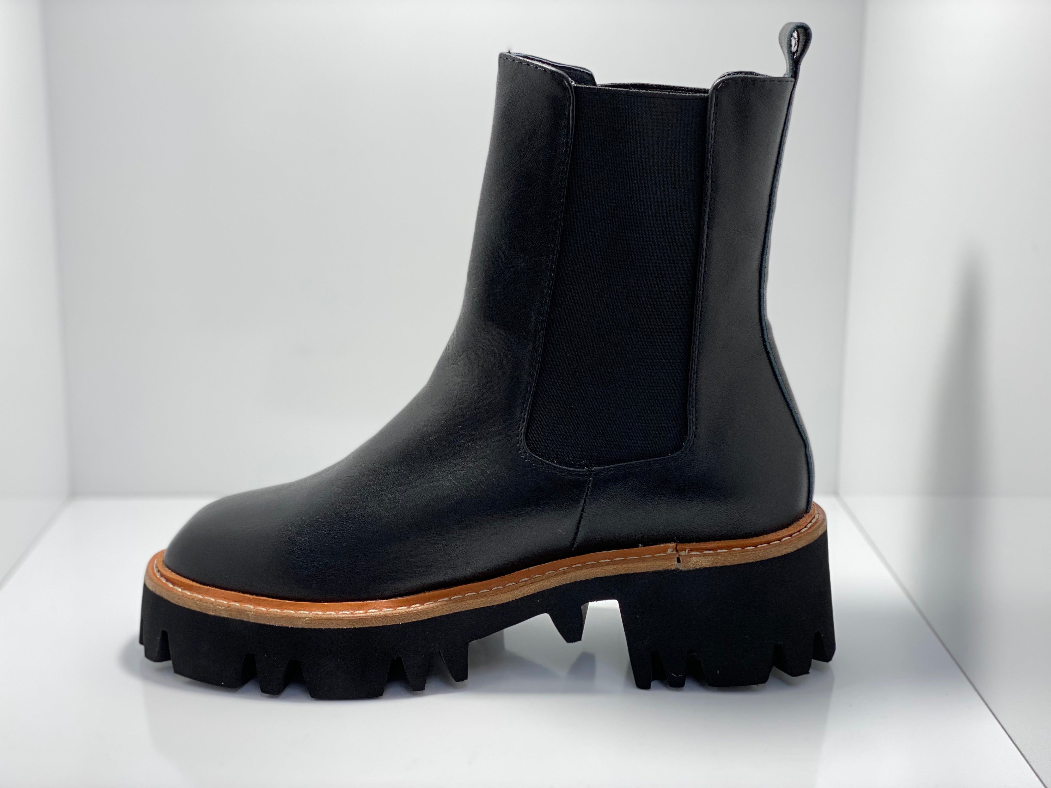 Vienna Leather Pull on Boot