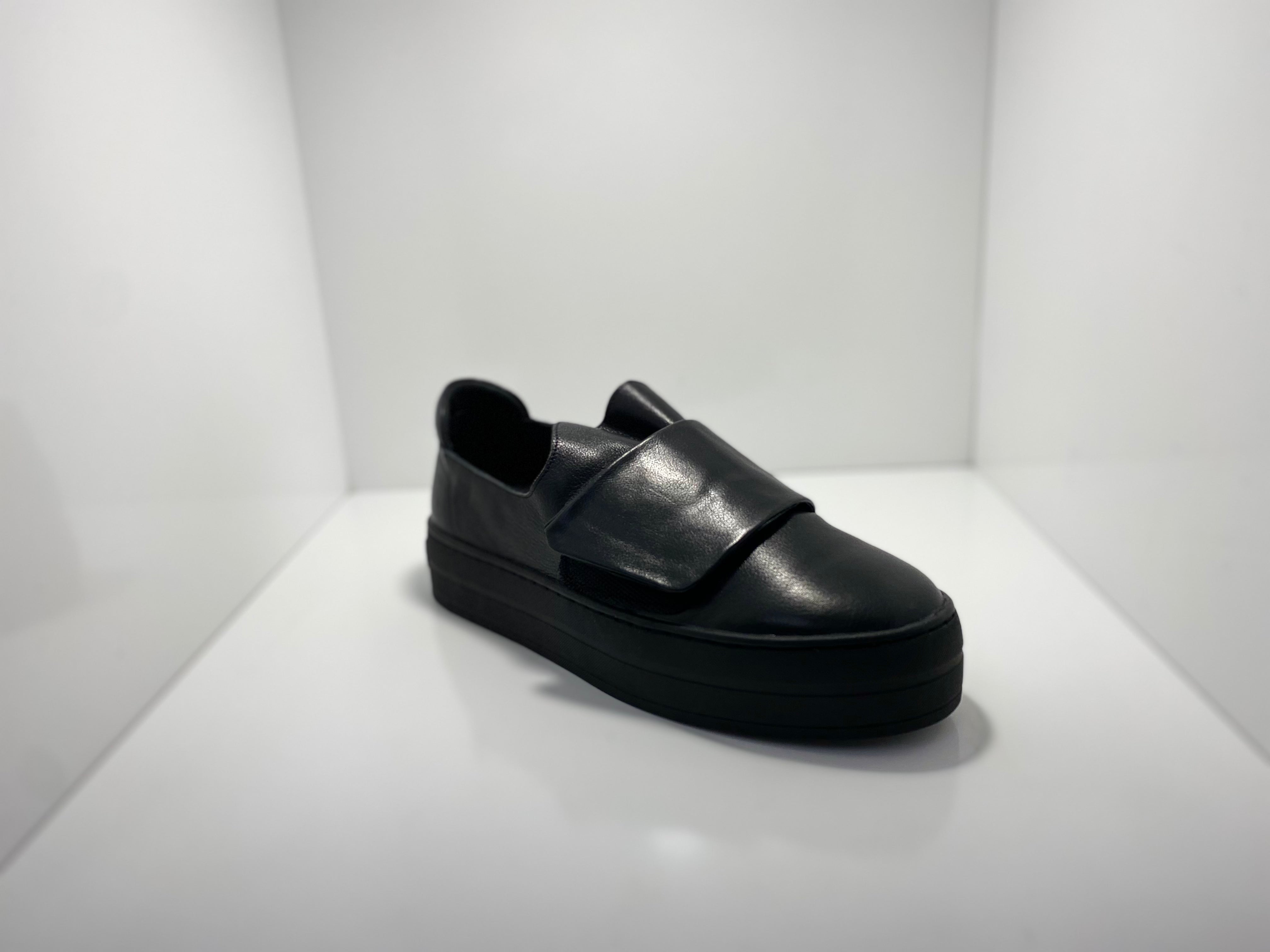 Sendi Leather Sneaker D & J