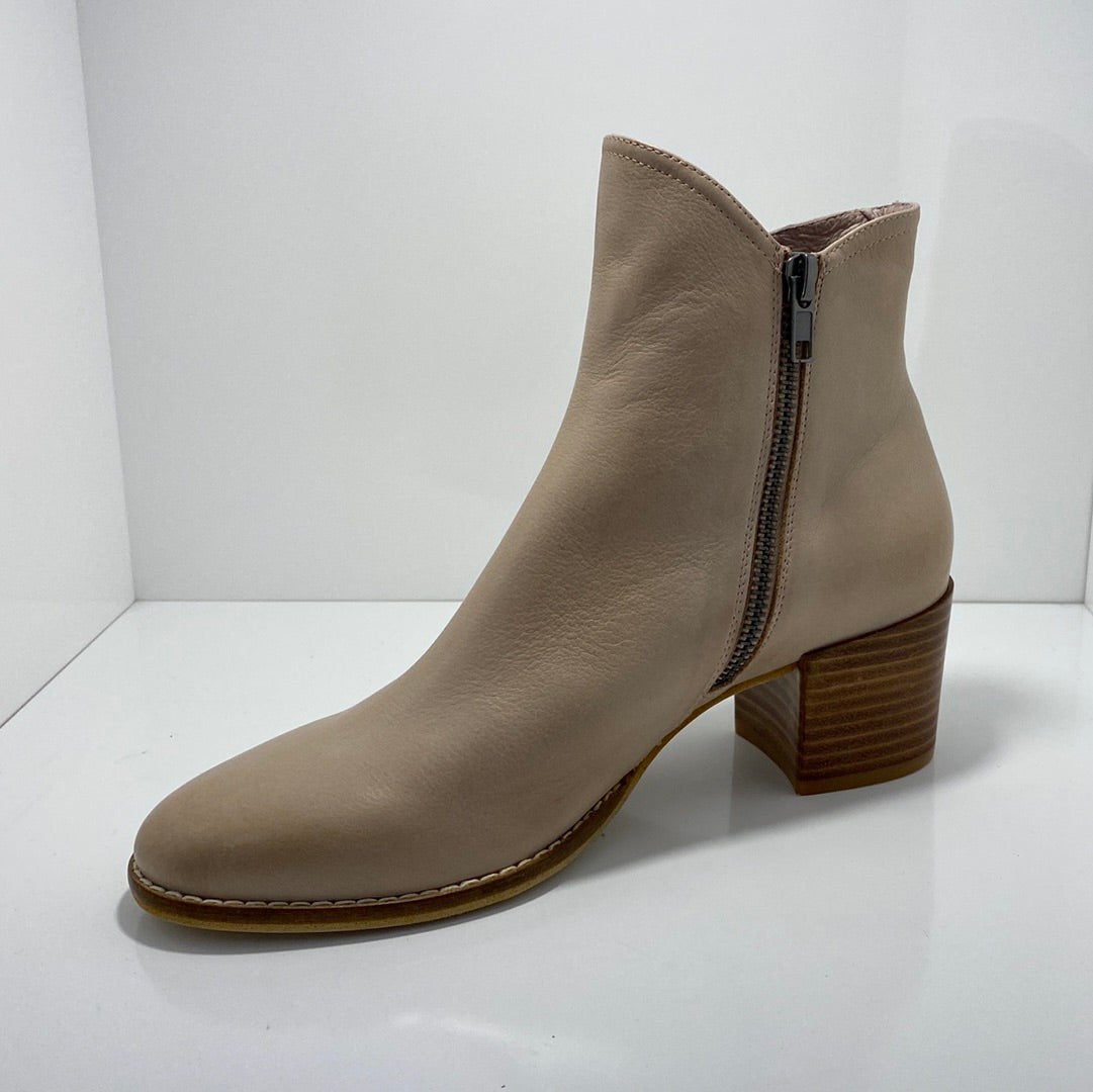 Mockas Leather Zip Stacked Heel