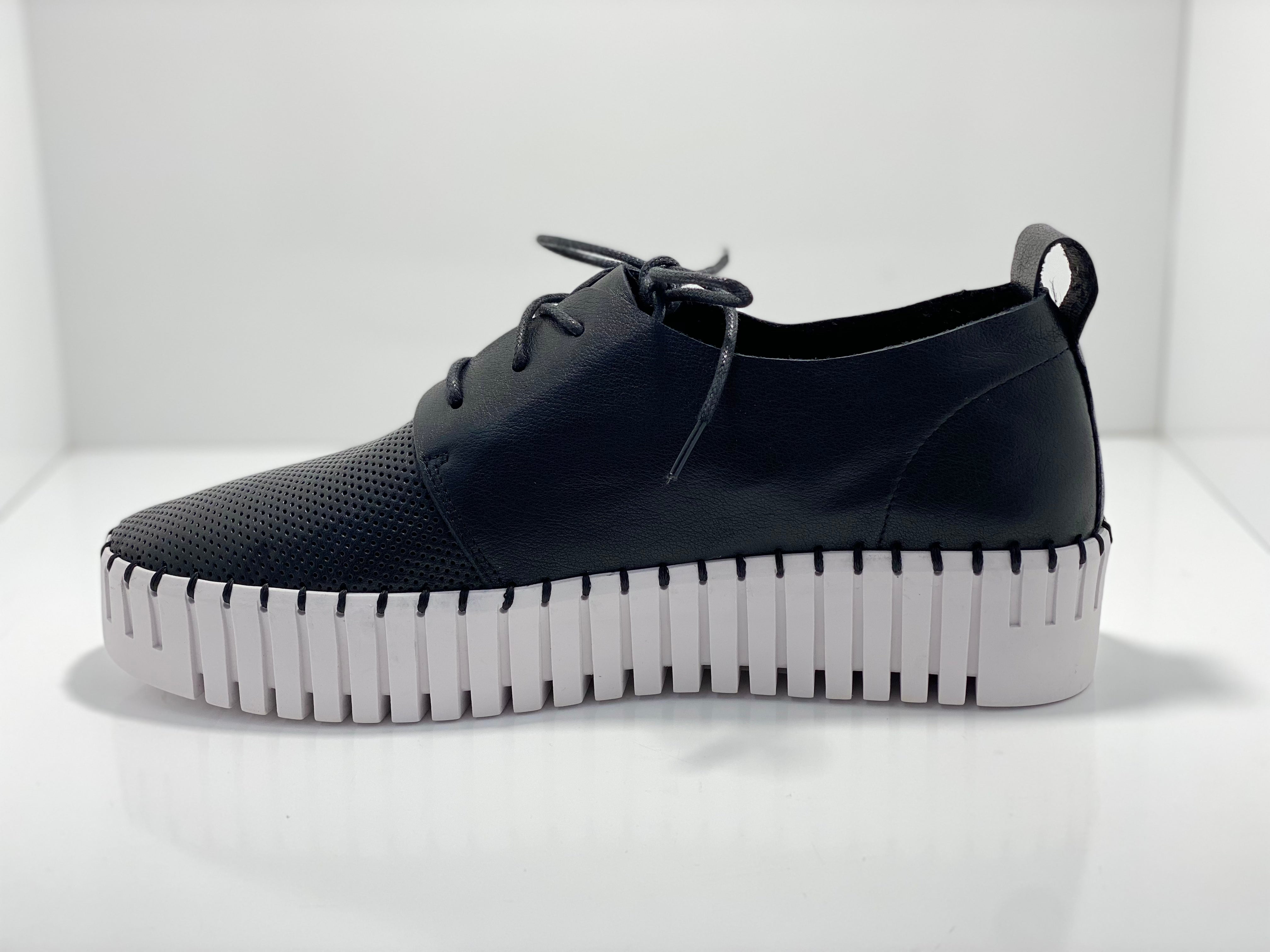 Batu Leather Sneaker D & J