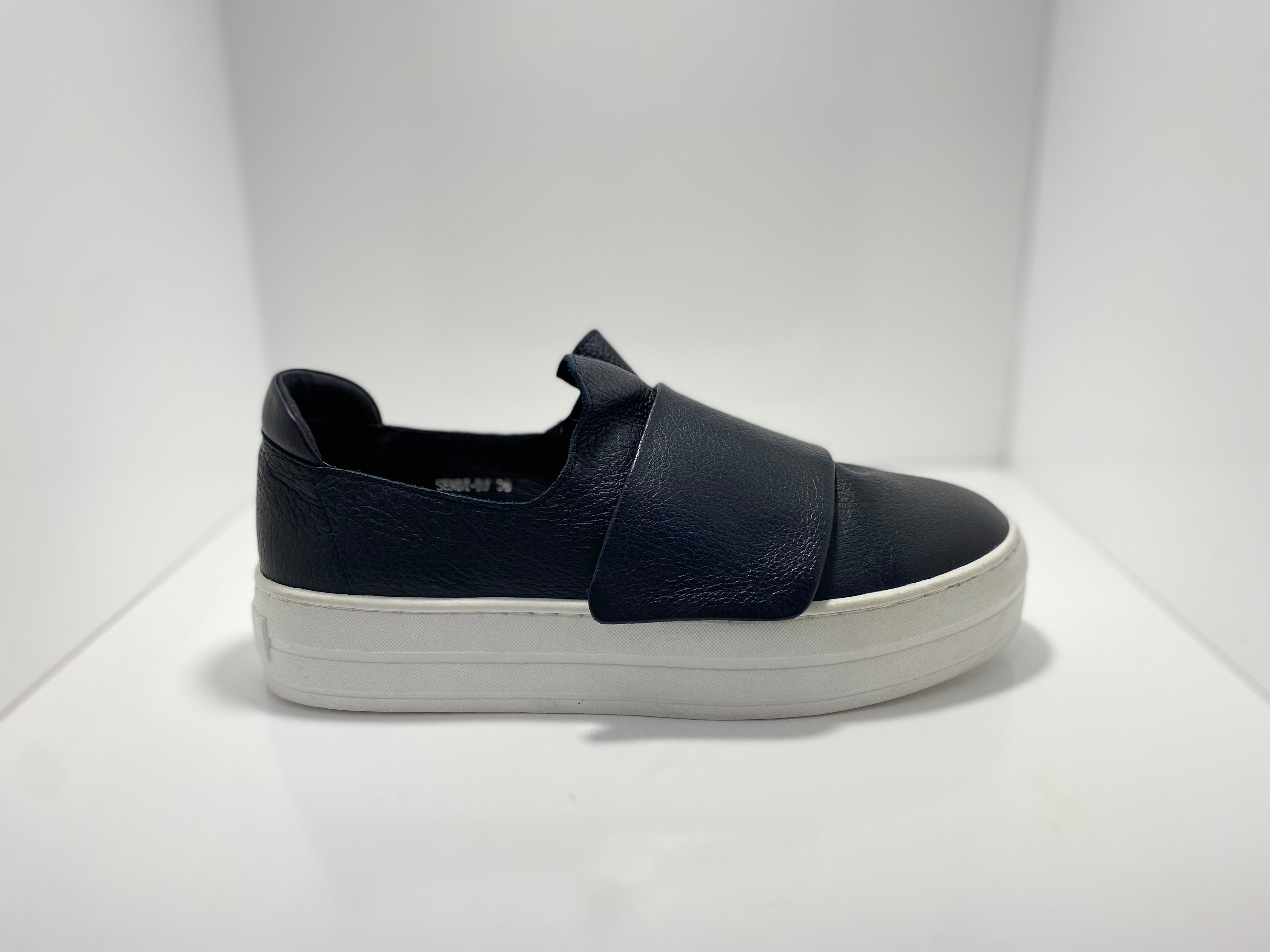 Sendi Leather Sneaker D & J