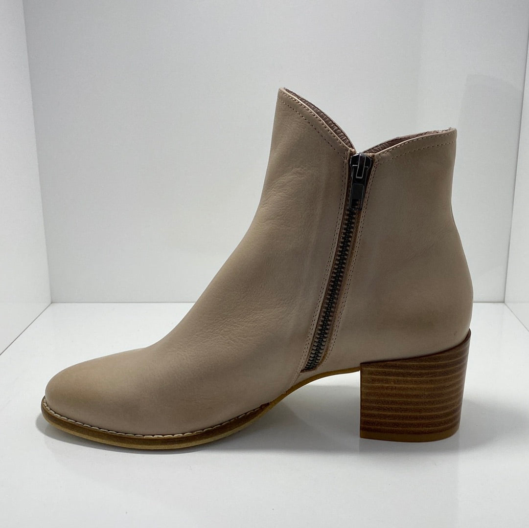 Mockas Leather Zip Stacked Heel