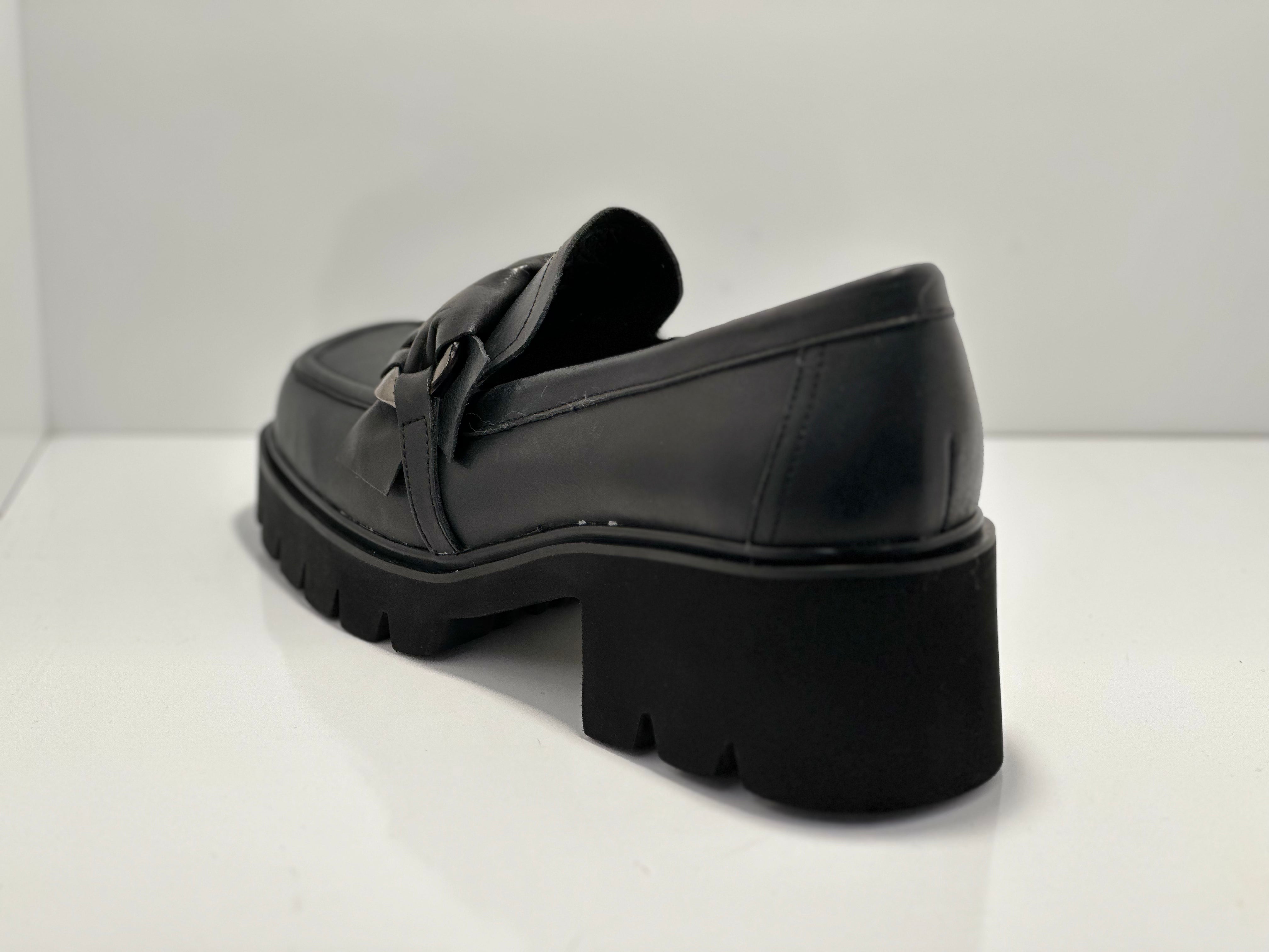 Bizmo Leather Loafer with wrapped chain