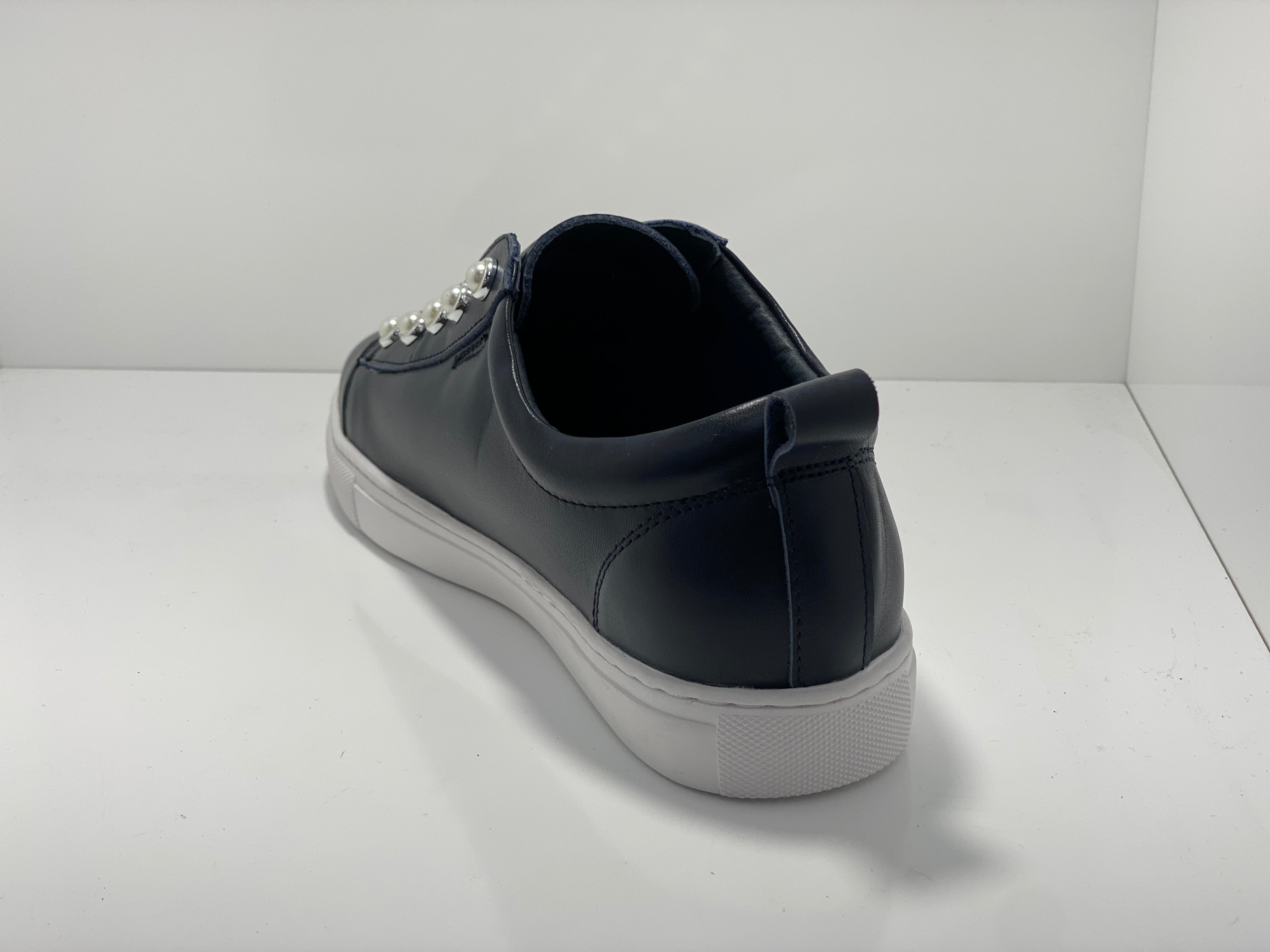 Hinako Pearl Sneaker