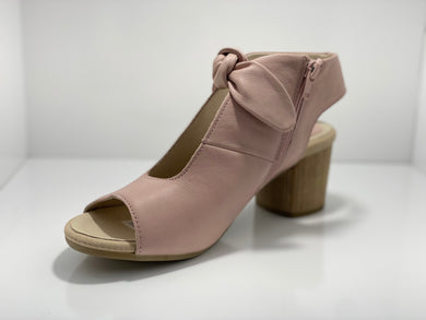 Enya Stegmann Leather Shoe with Bow & Zip