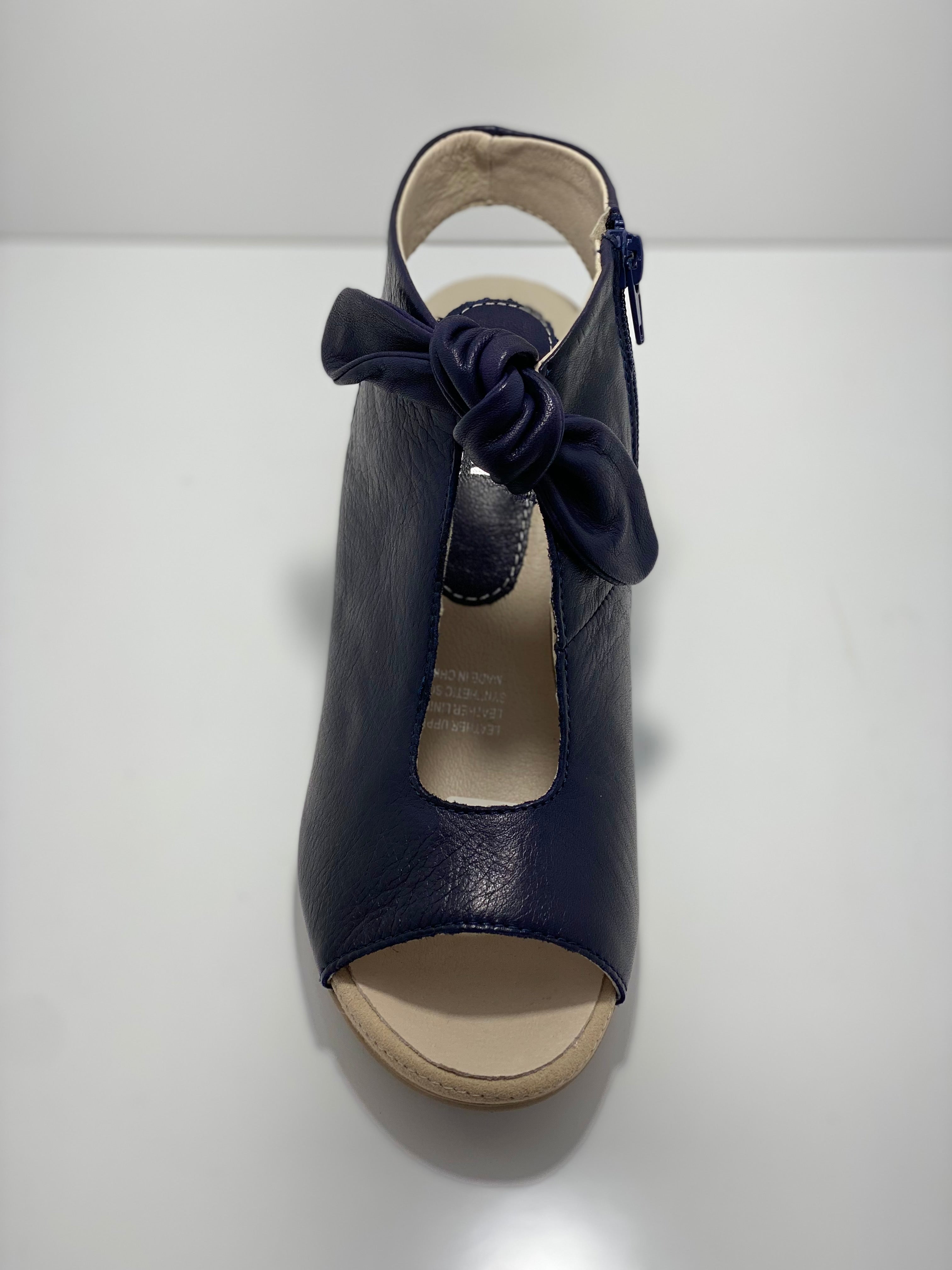 Enya Stegmann Leather Shoe with Bow & Zip