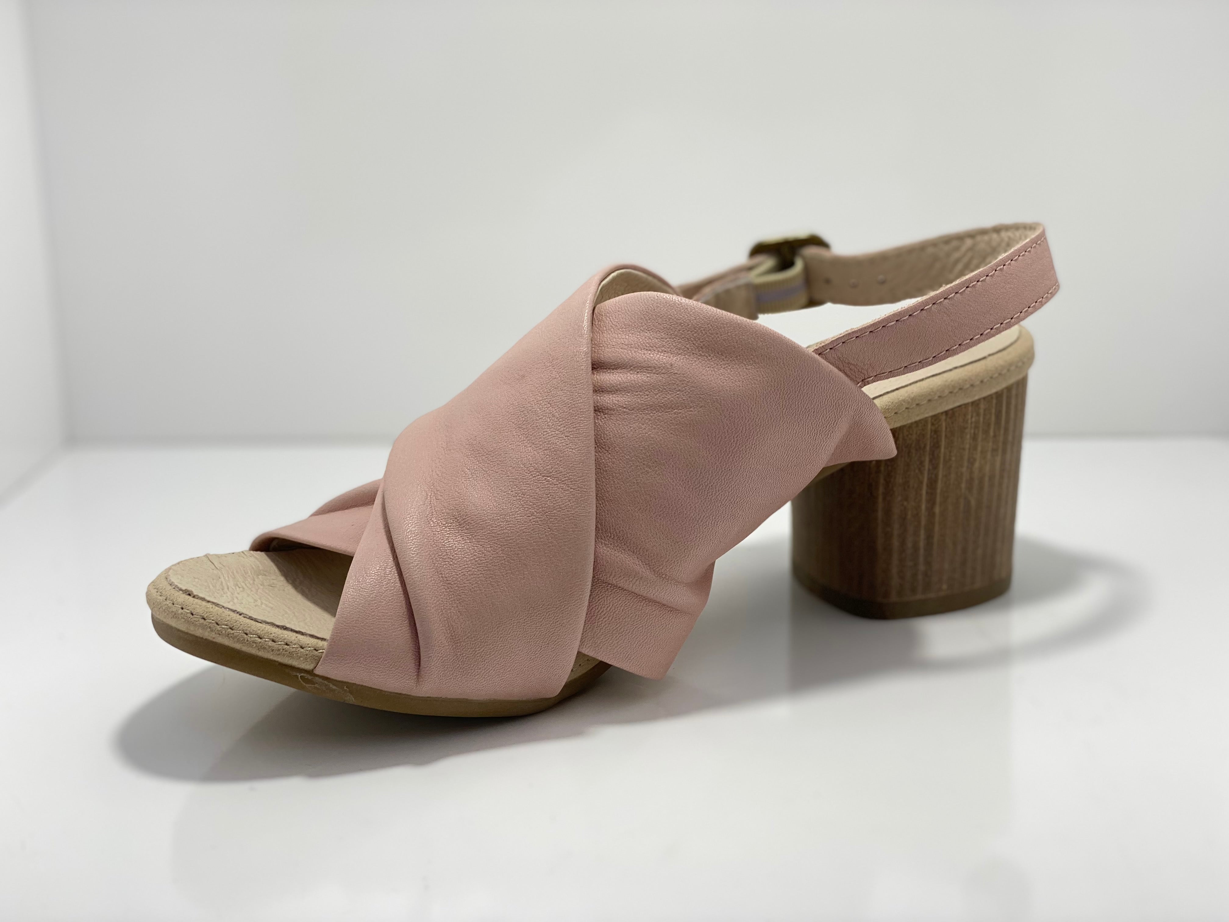 Envelope Sandal with Natural Heel Stegmann