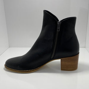 Mockas Leather Zip Stacked Heel