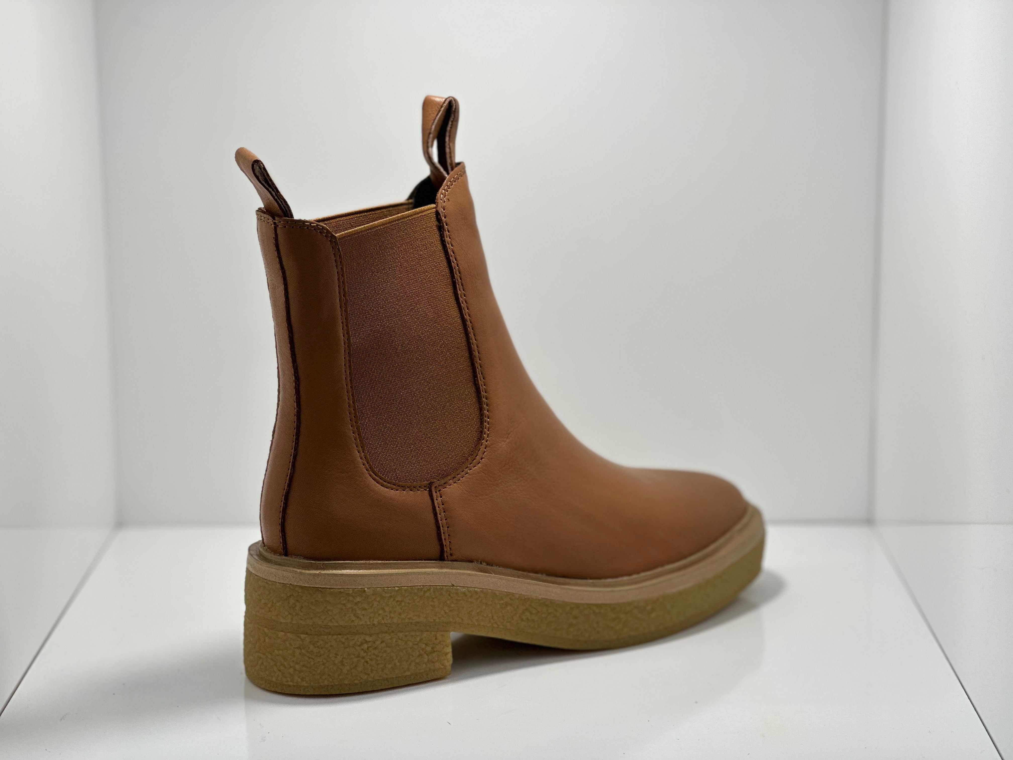 Carson Leather Pull on Boot A & E