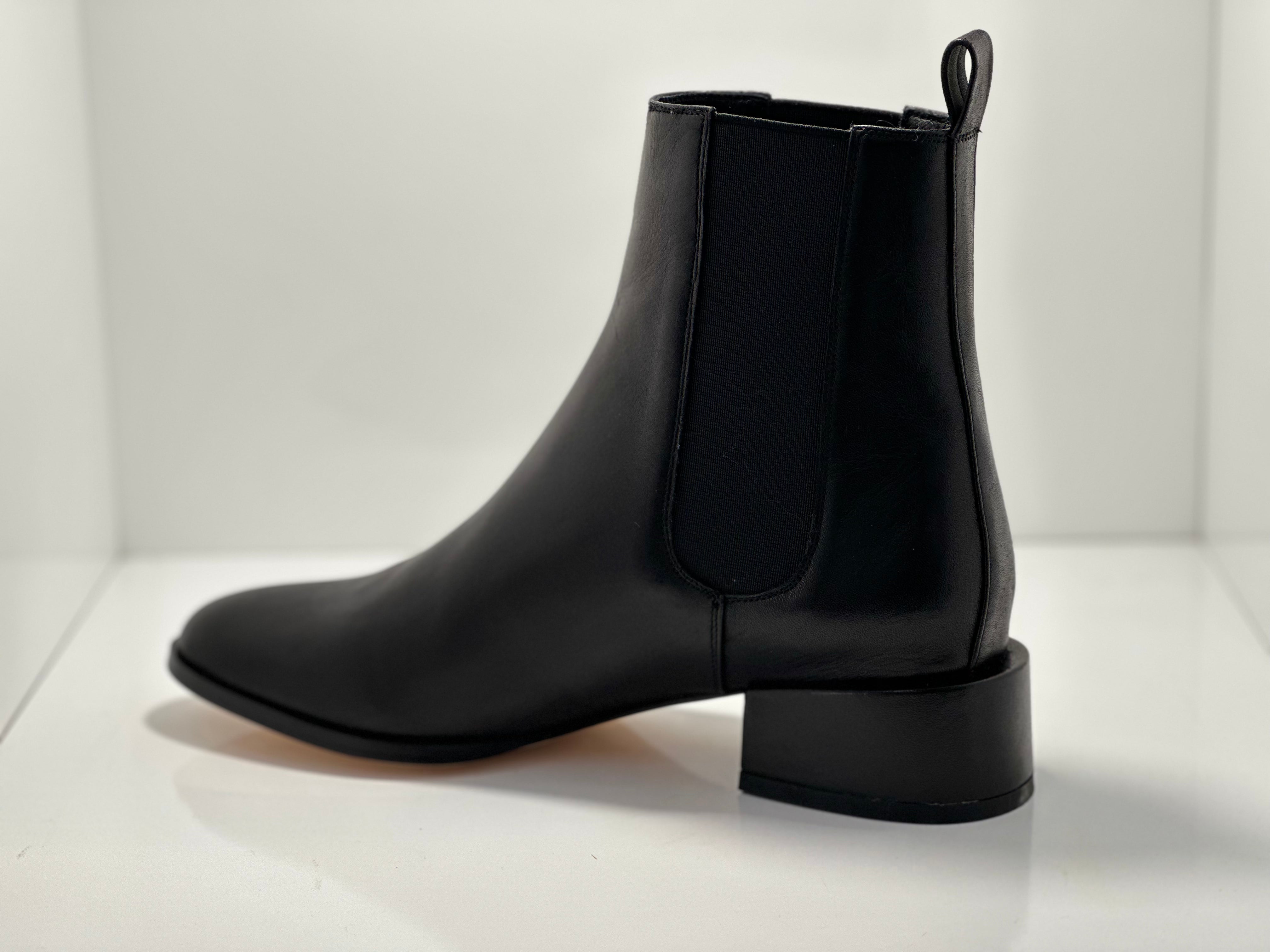 Casar Chelsea Leather Boot EOS