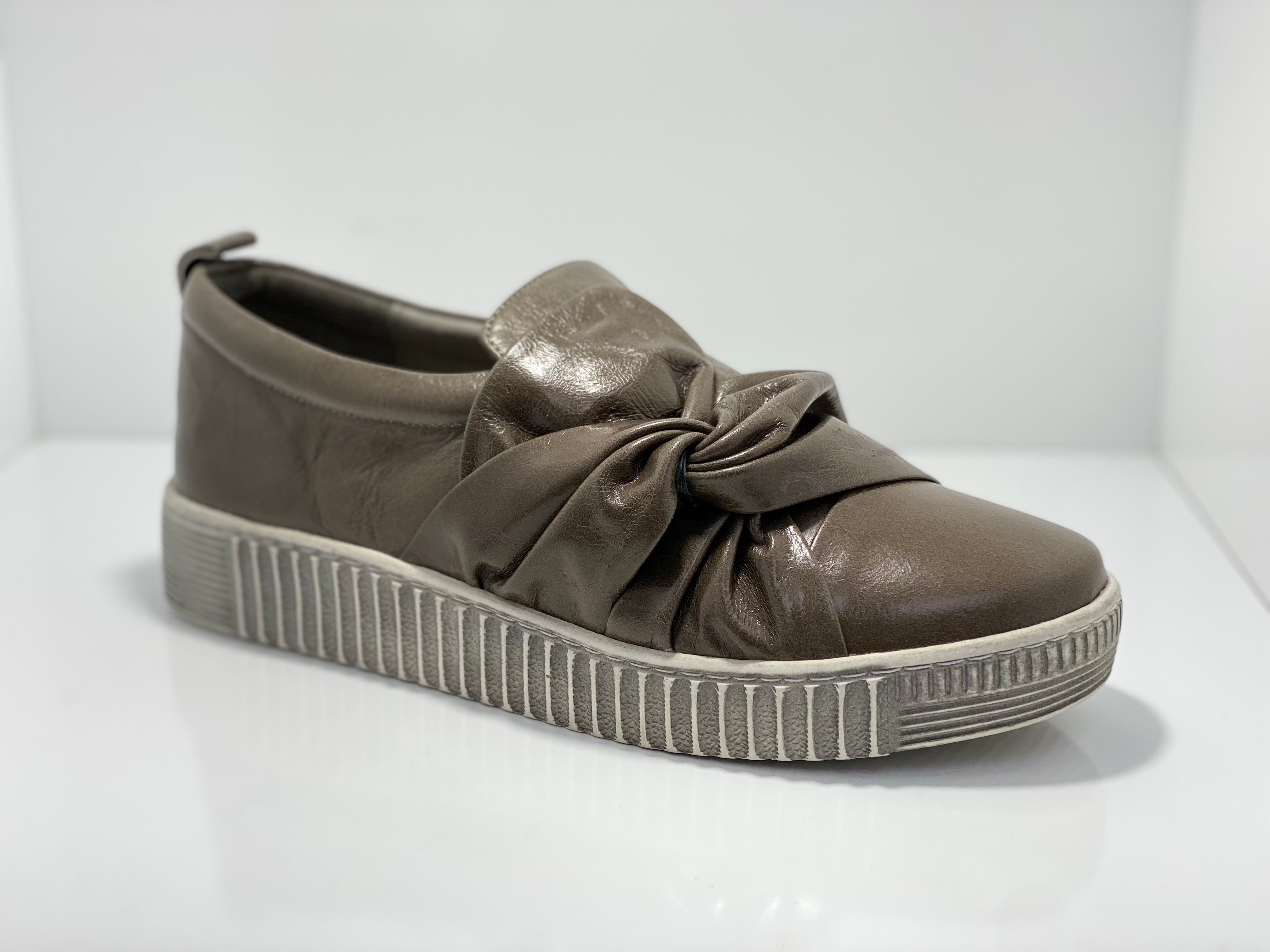 Bowie Knot Slip On Leather Shoe Hinako