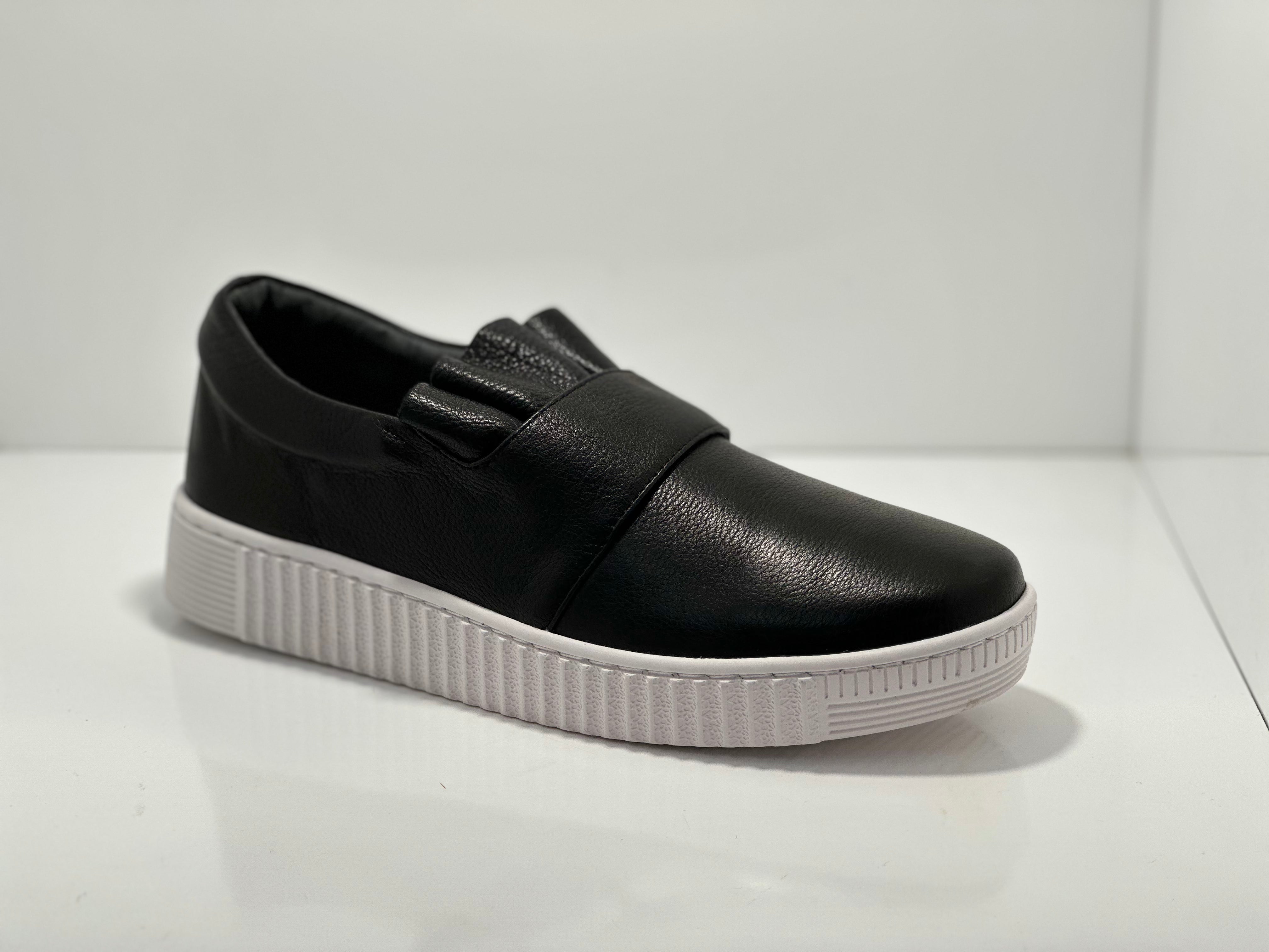 Bella Slip On Leather Shoe Hinako