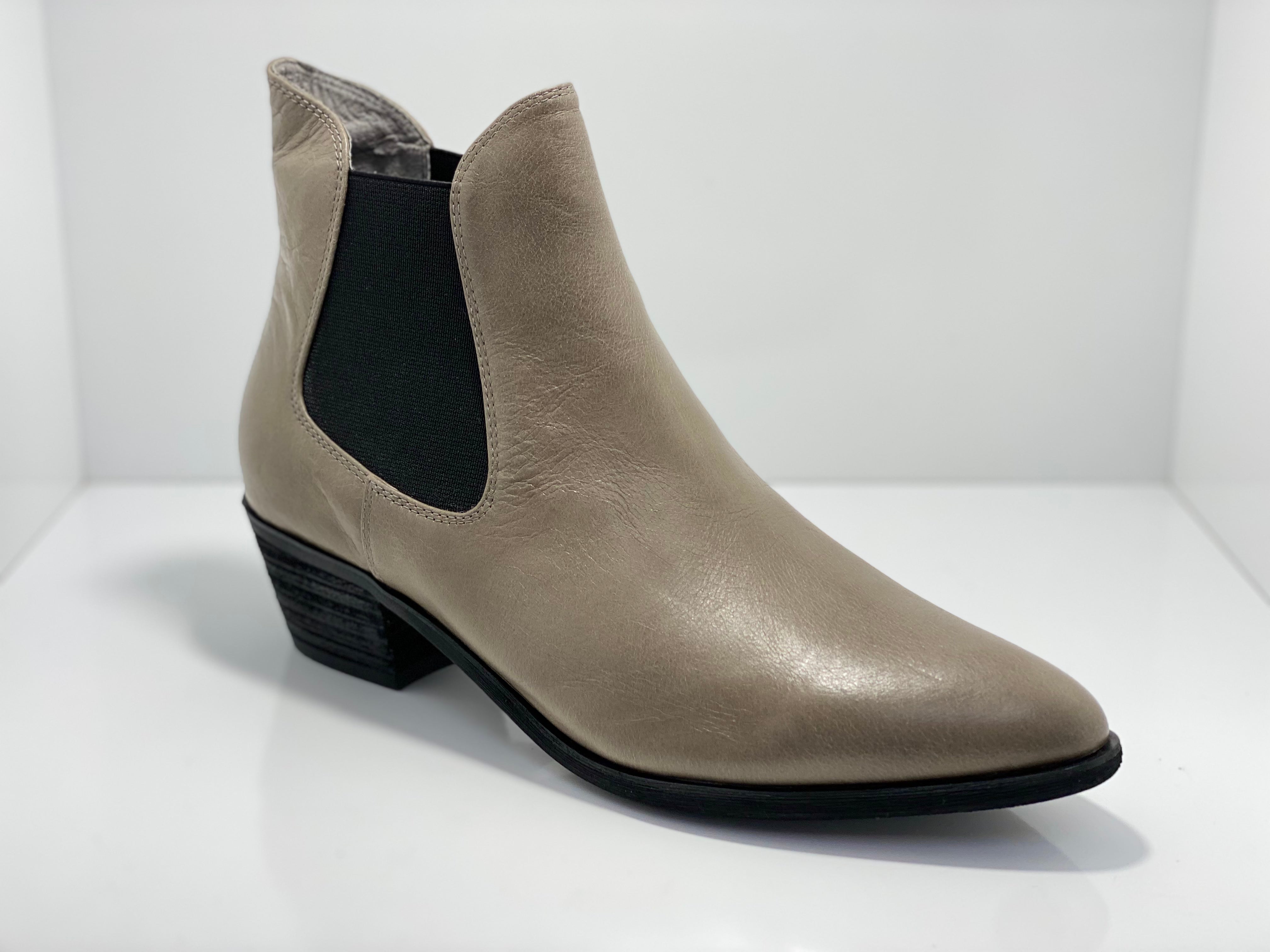 Bilbao Pull on Twin Elastic Gusset Leather Boot Isabella