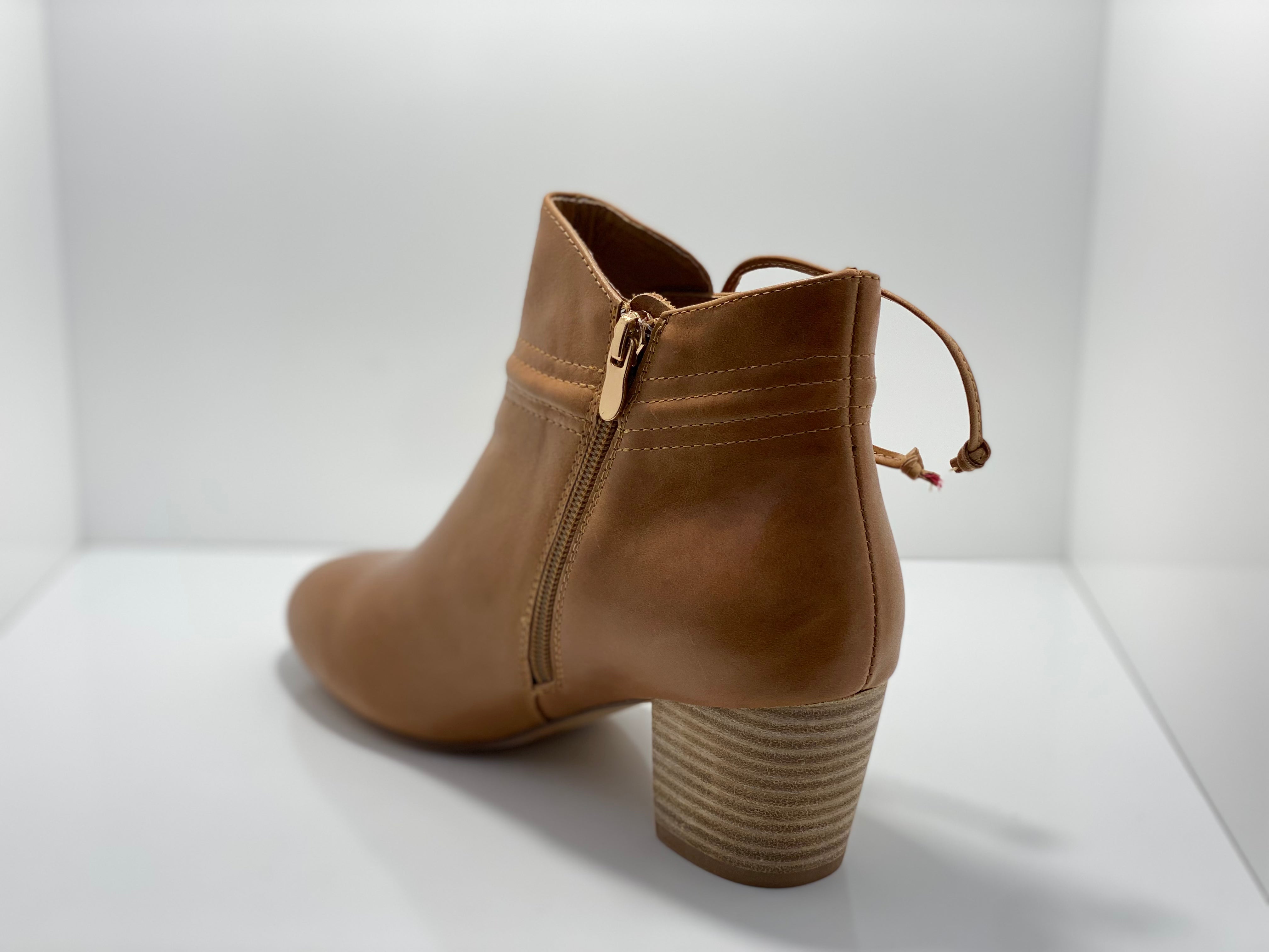 Chelsea Boot with Zip Isabella