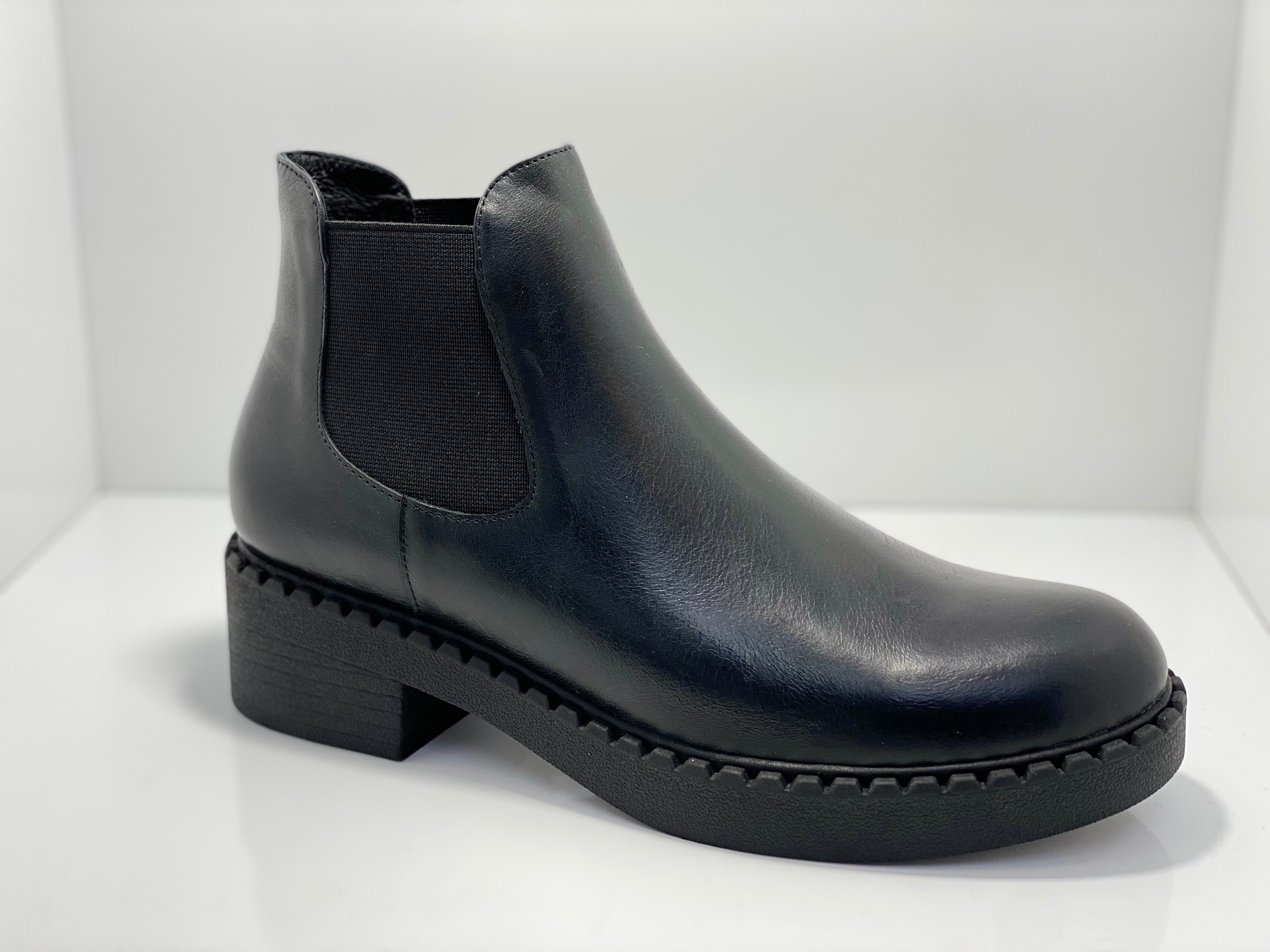 Prim Black Pull On Leather Boot with Chunky Heel
