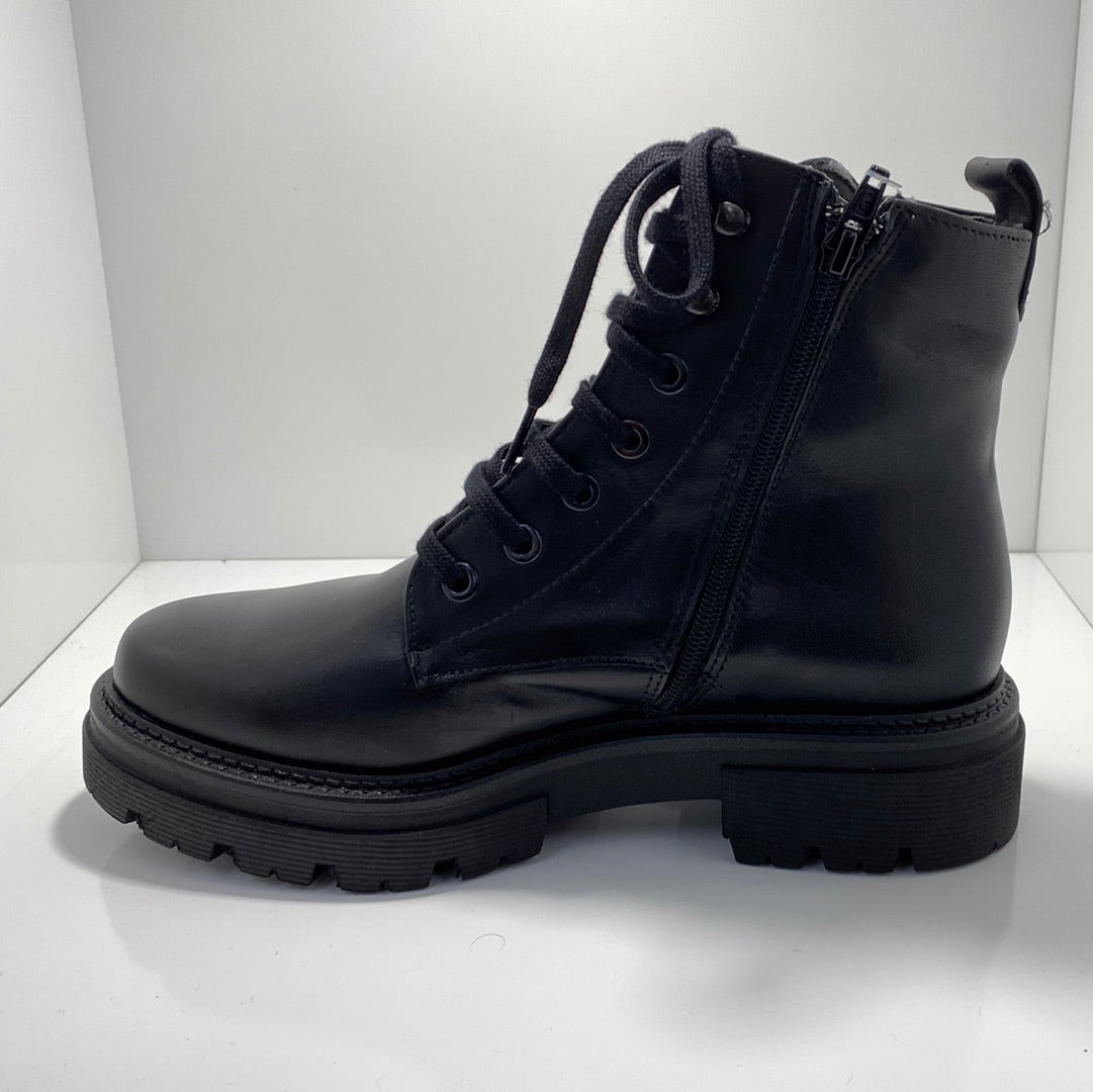 PI1120 Black Leather Zip & Lace Chunky Sole Boot Pitillos