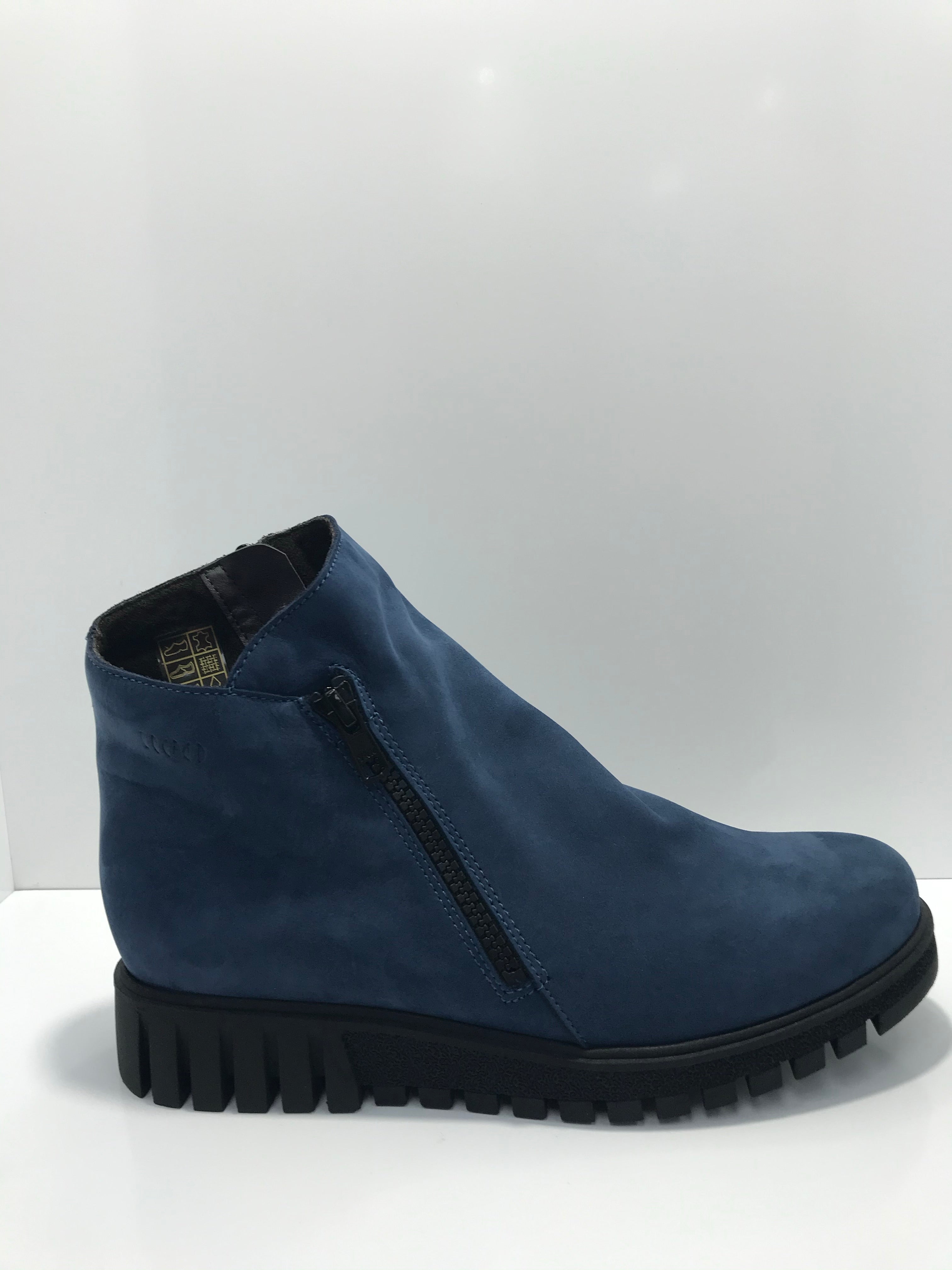 Neo Nubuck Ankle Boot with Zip