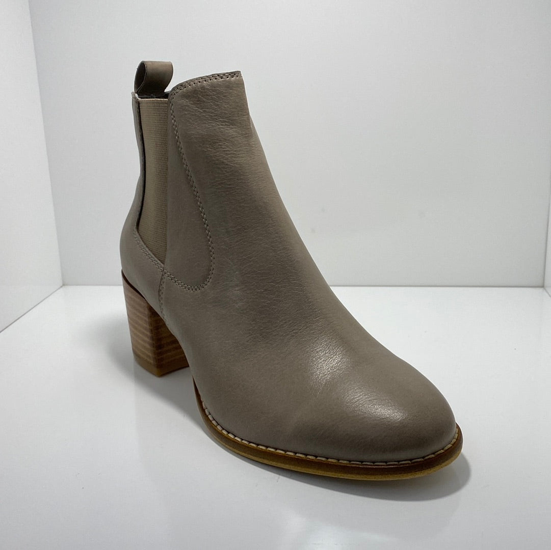 Mosha Pull On Twin Gusset Leather Boot