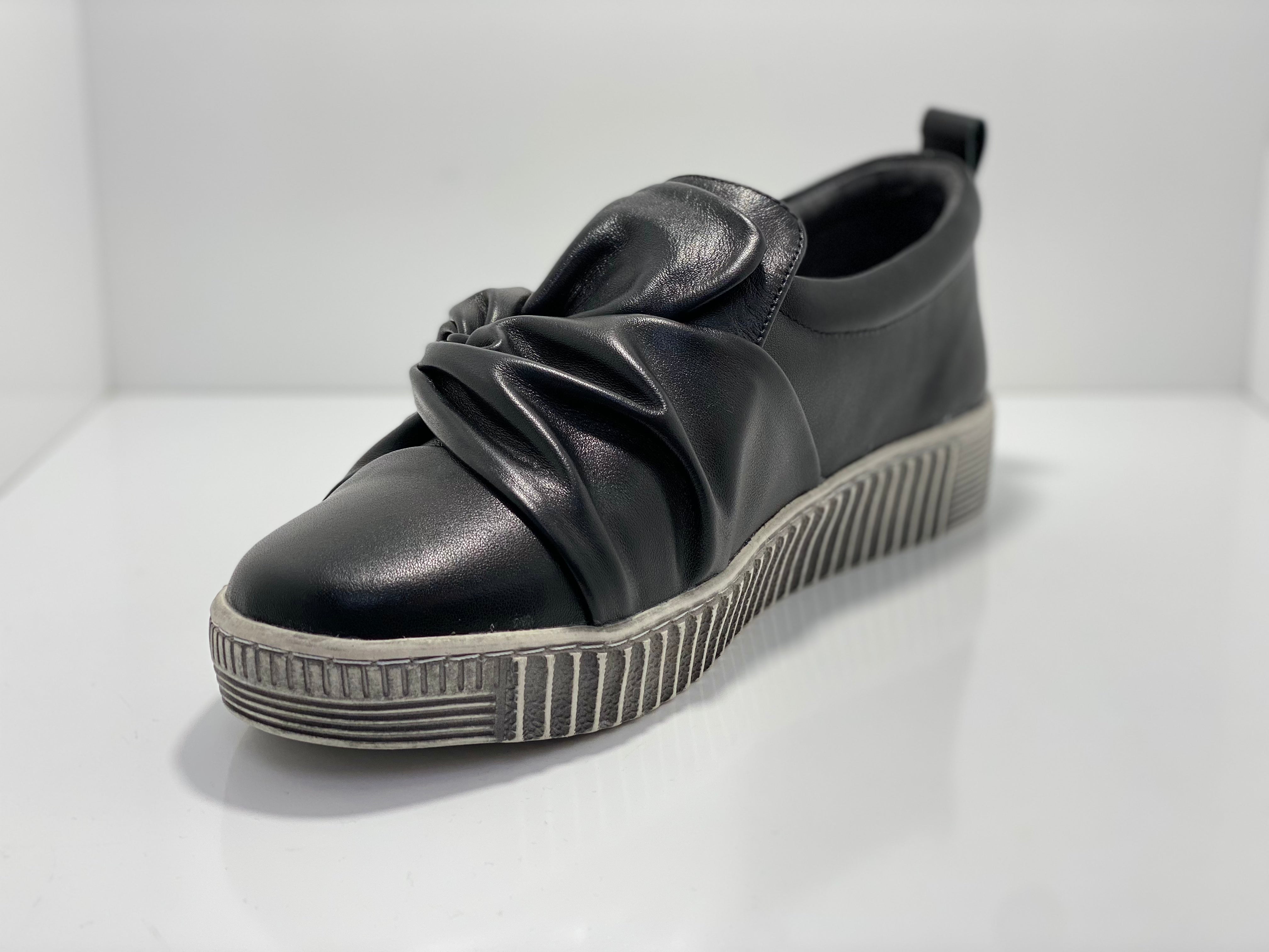 Bowie Knot Slip On Leather Shoe Hinako