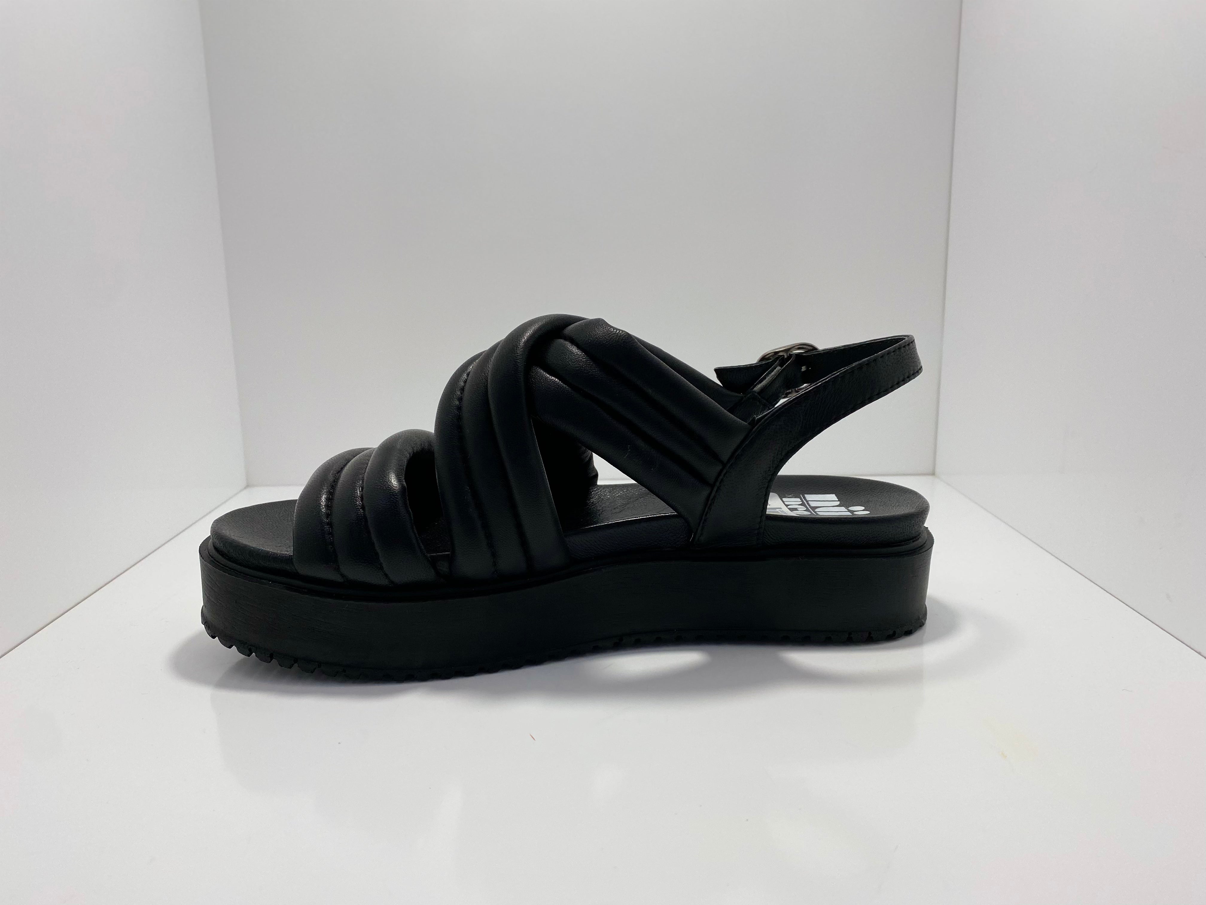 Genesis Soft Padded Leather Sandal AT-538