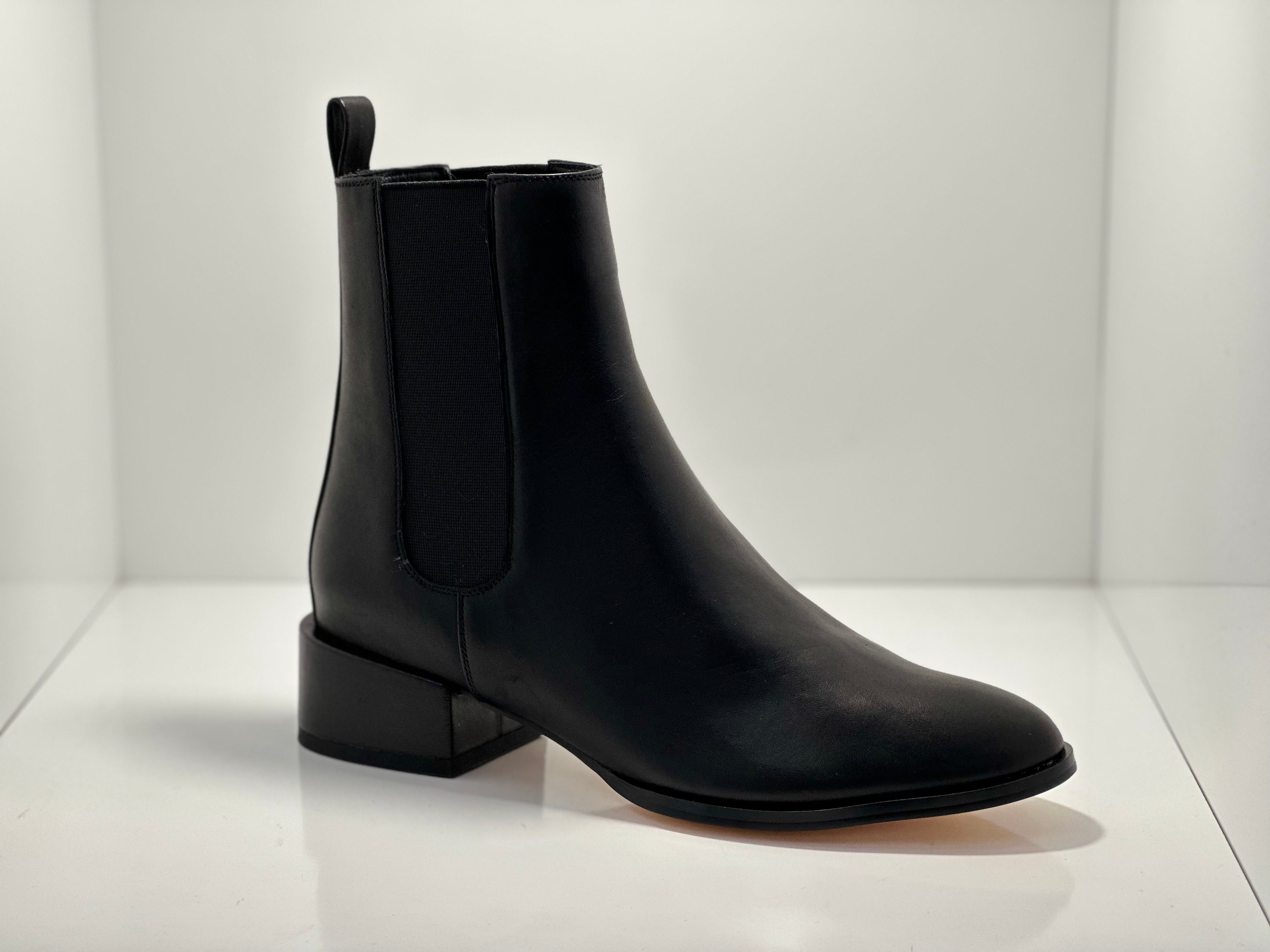 Casar Chelsea Leather Boot EOS