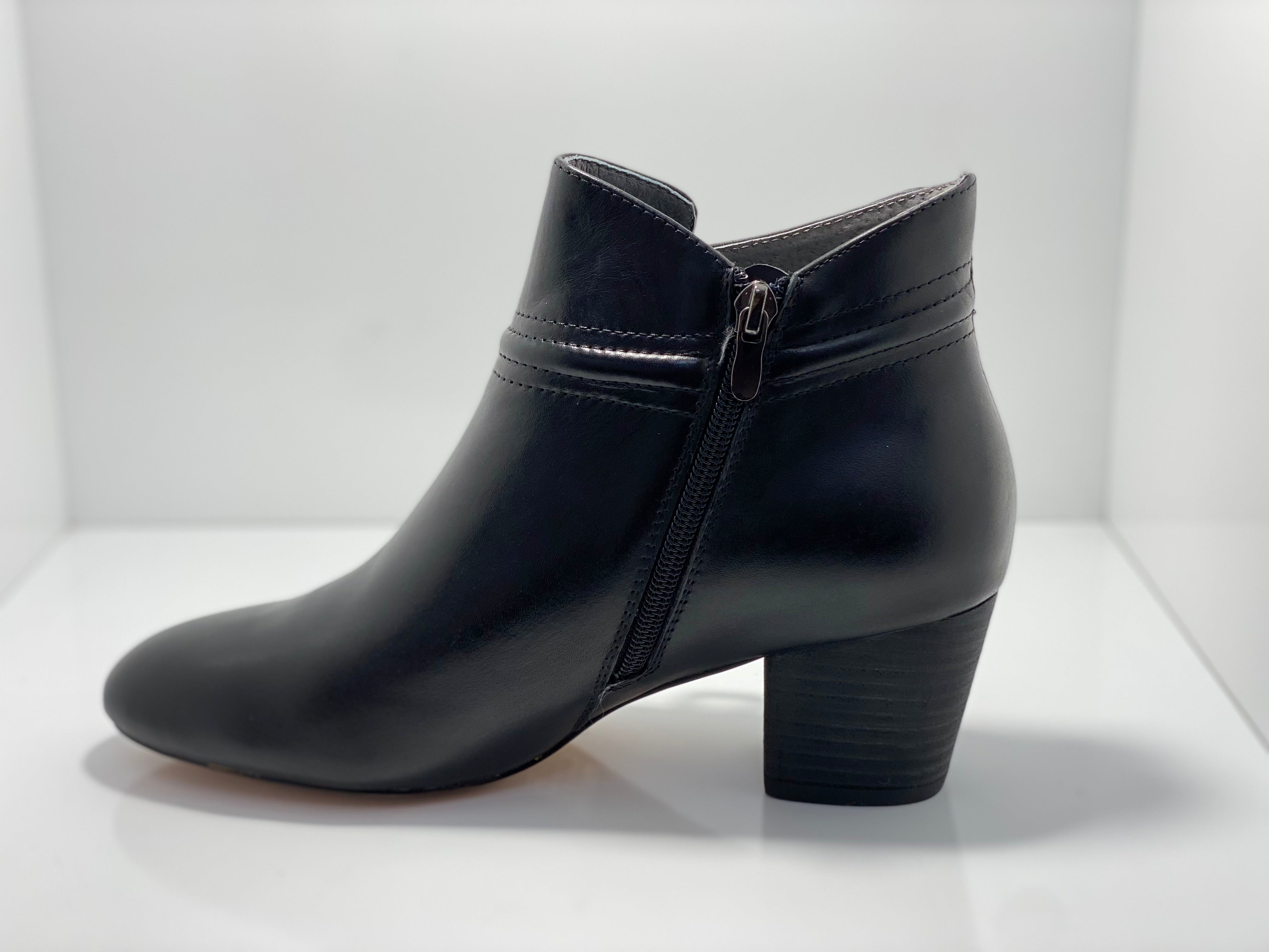 Chelsea Boot with Zip Isabella