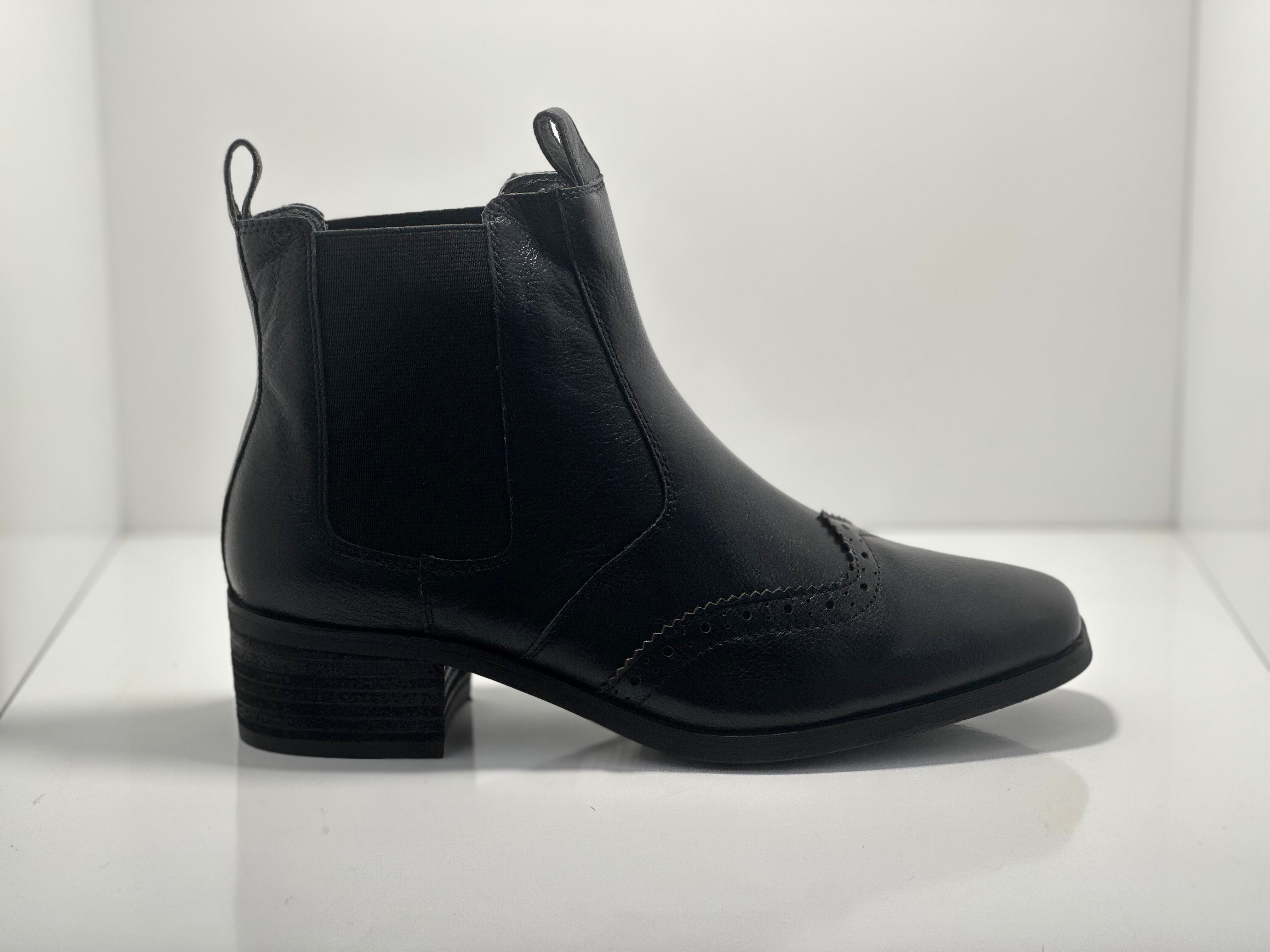 Austin Pull on Leather Boot Isabella