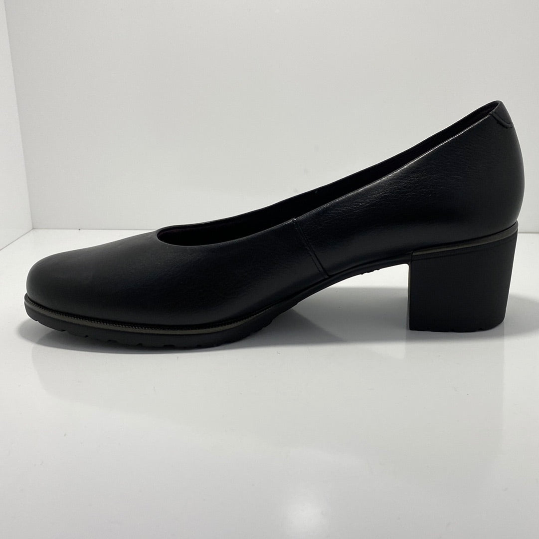 Pitillos Black Leather Medium Heel PI1030